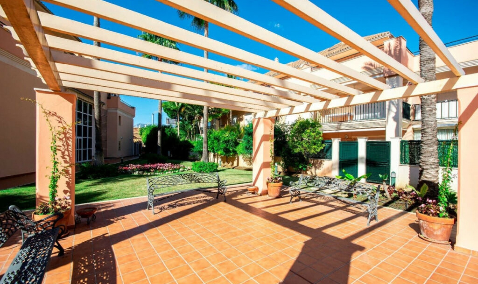 Resale - Apartment -
Marbella