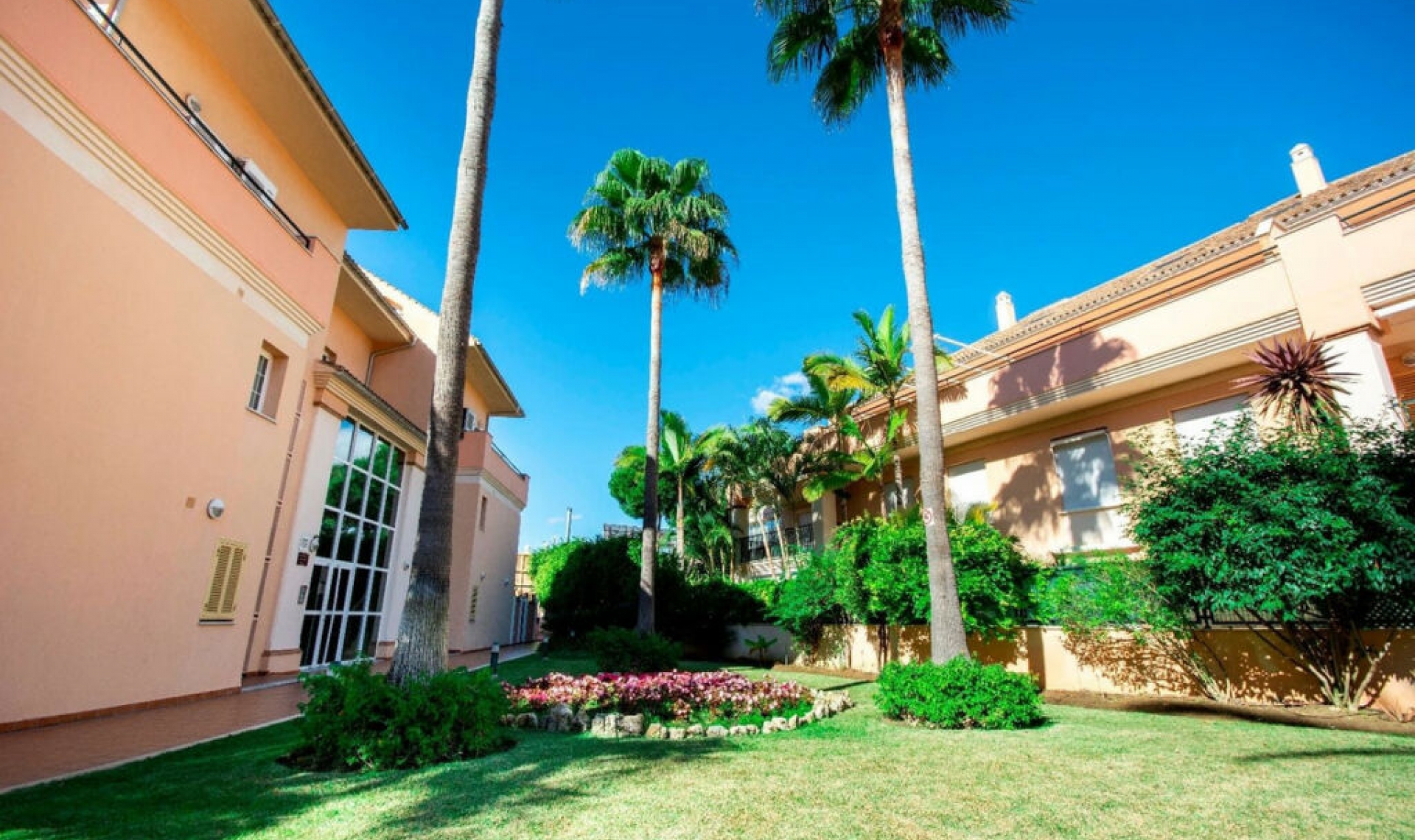 Resale - Apartment -
Marbella