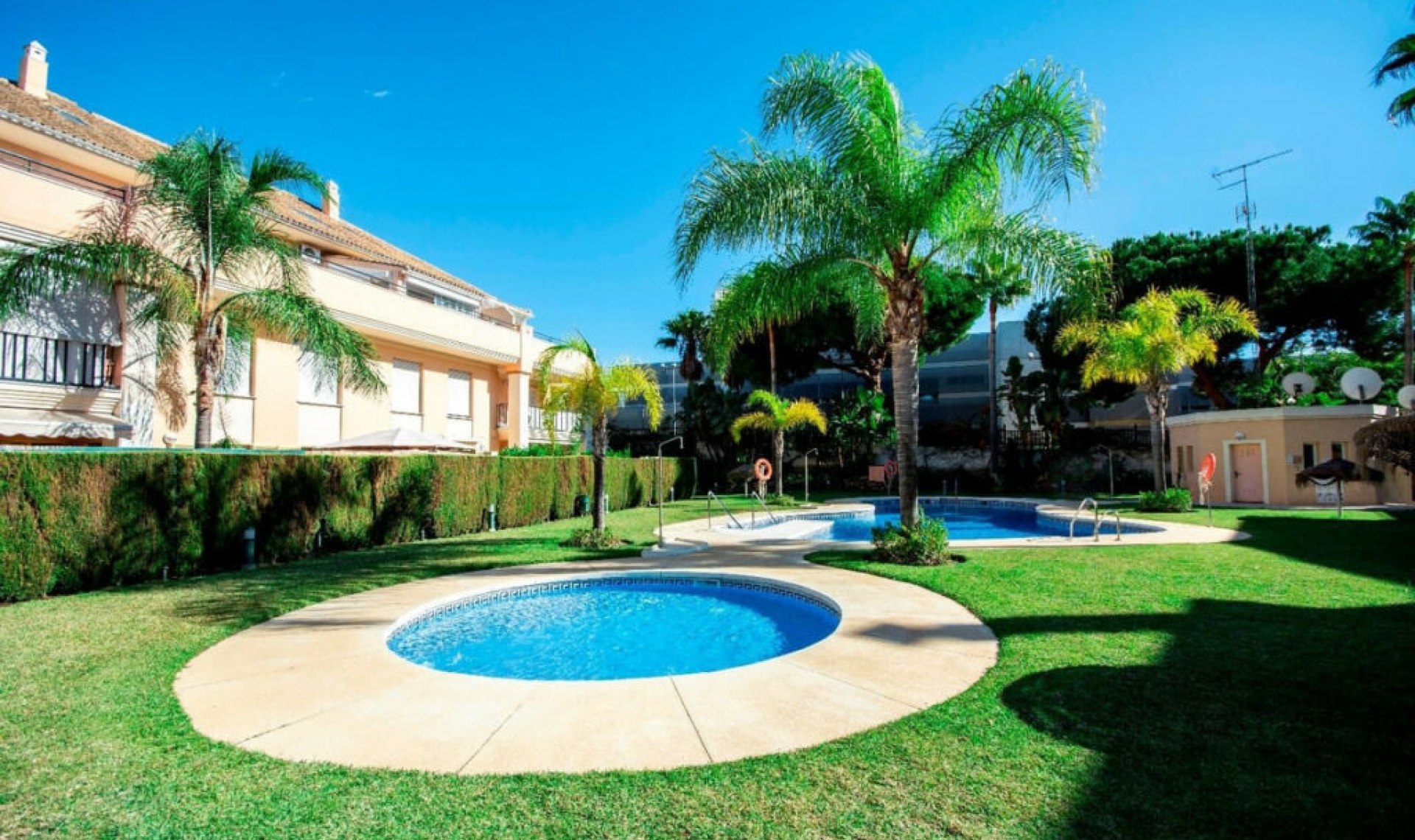 Resale - Apartment -
Marbella