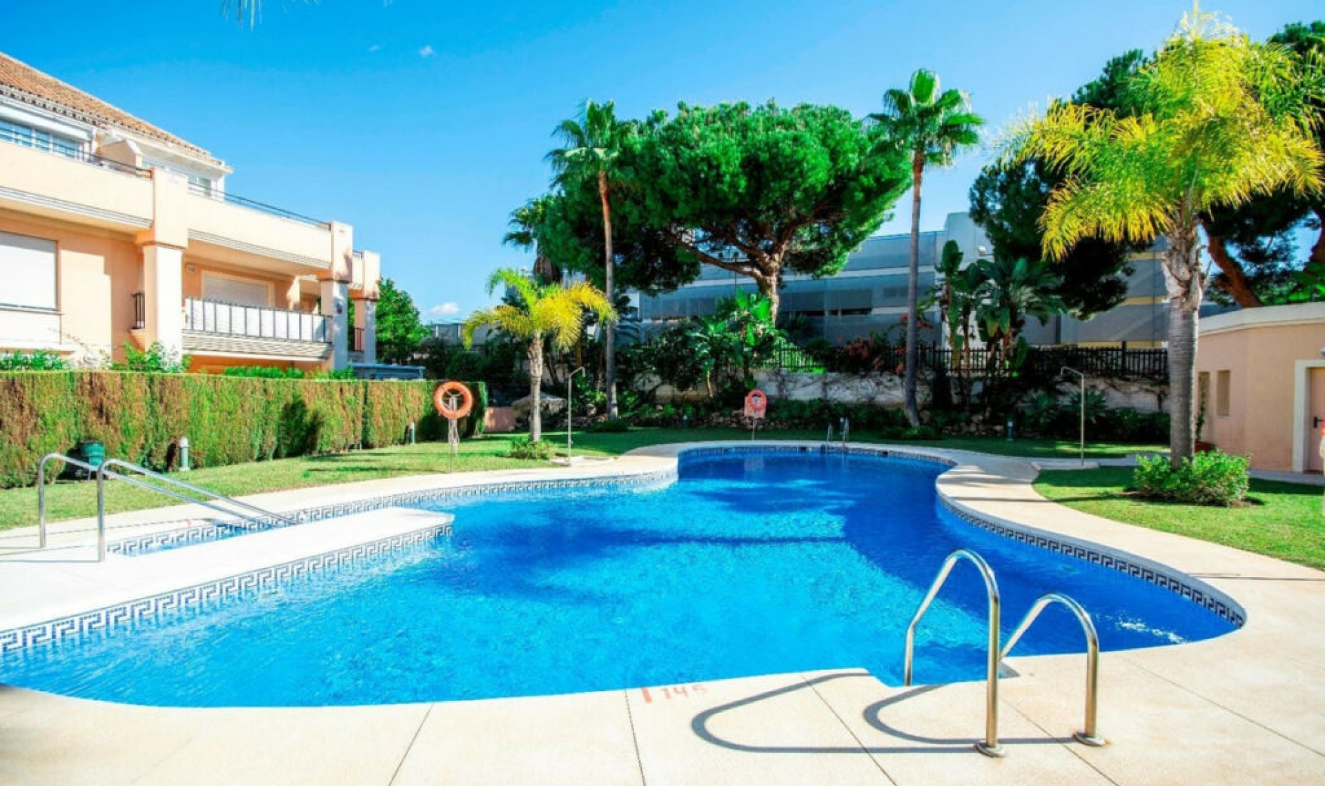 Resale - Apartment -
Marbella