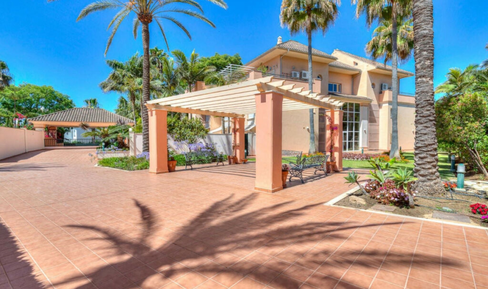 Resale - Apartment -
Marbella