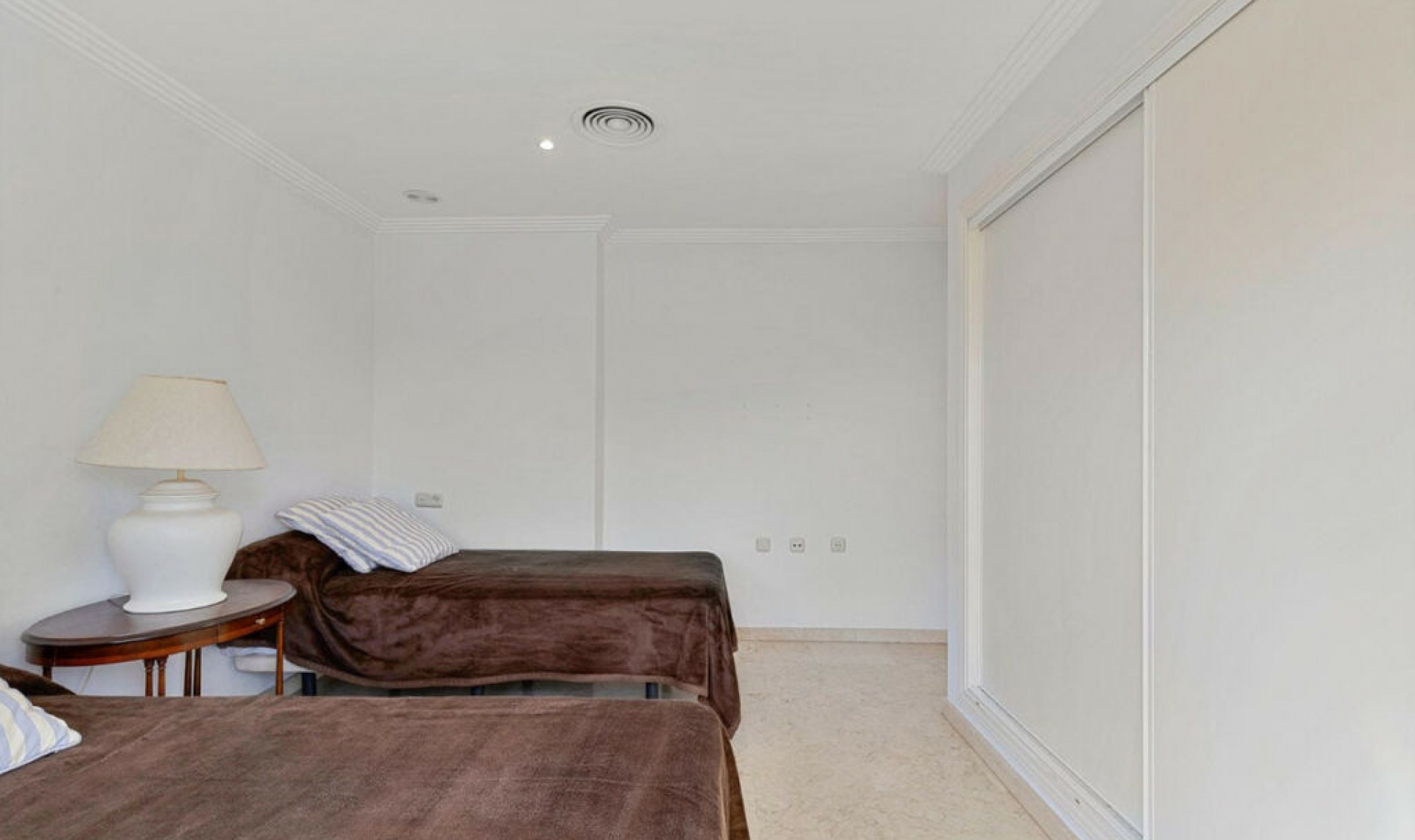 Resale - Apartment -
Marbella