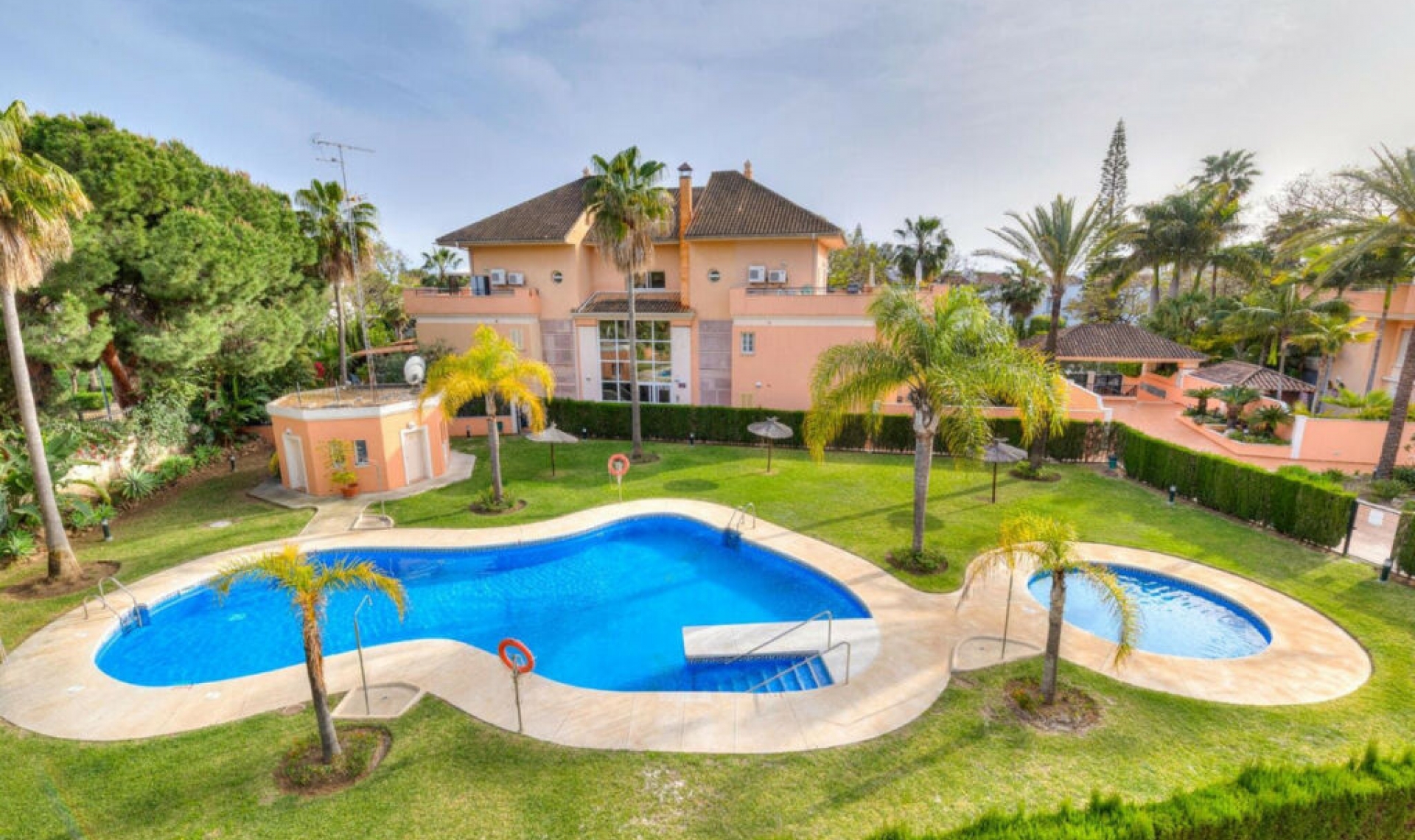 Resale - Apartment -
Marbella