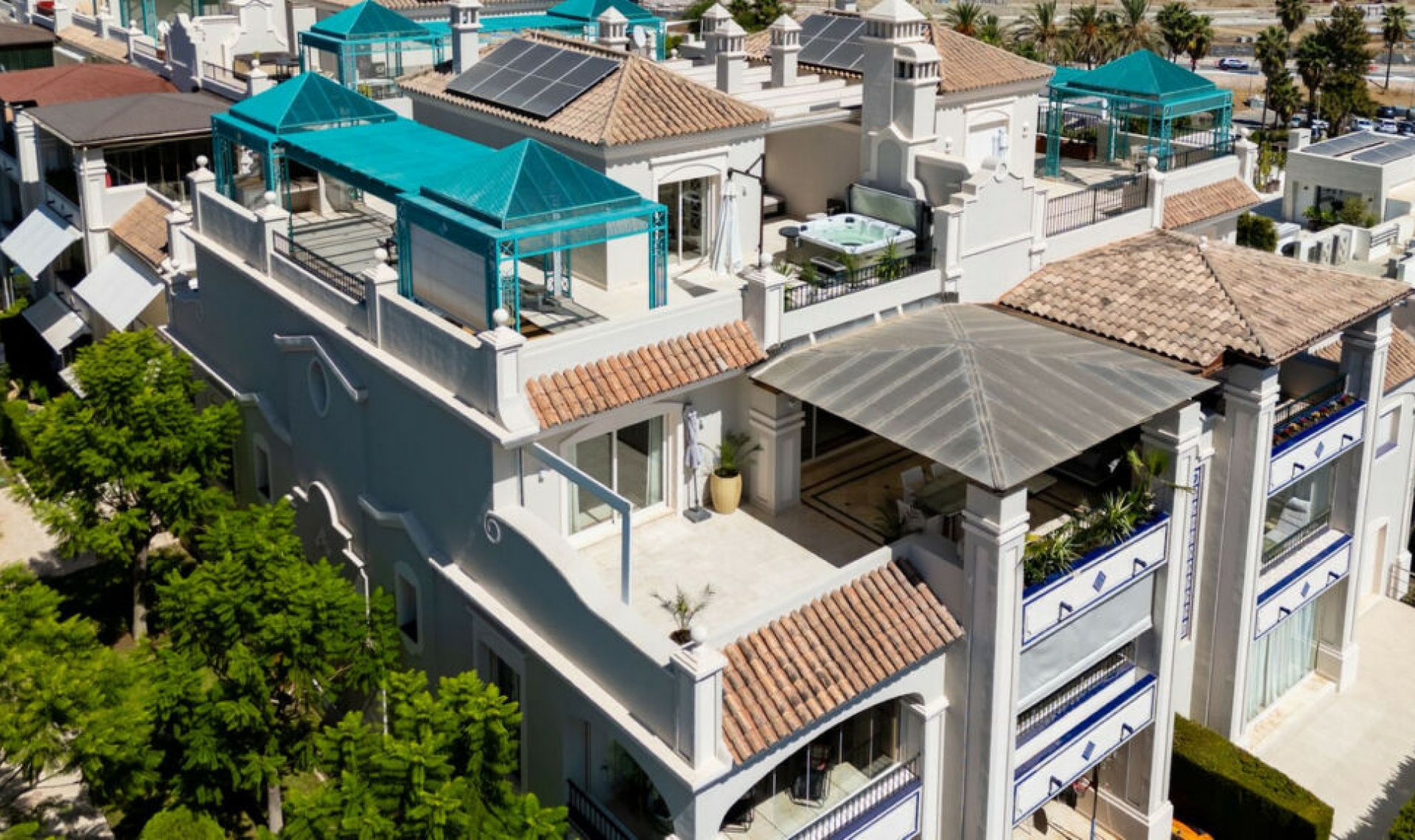 Resale - Apartment -
Marbella