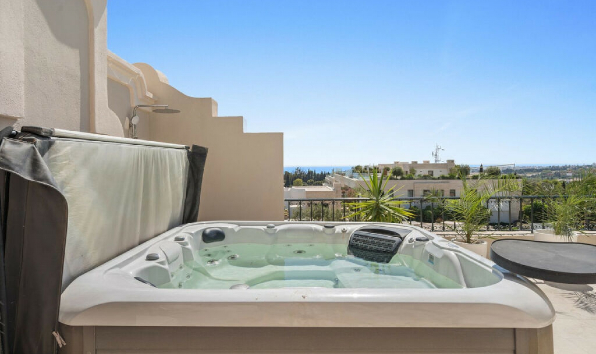 Resale - Apartment -
Marbella