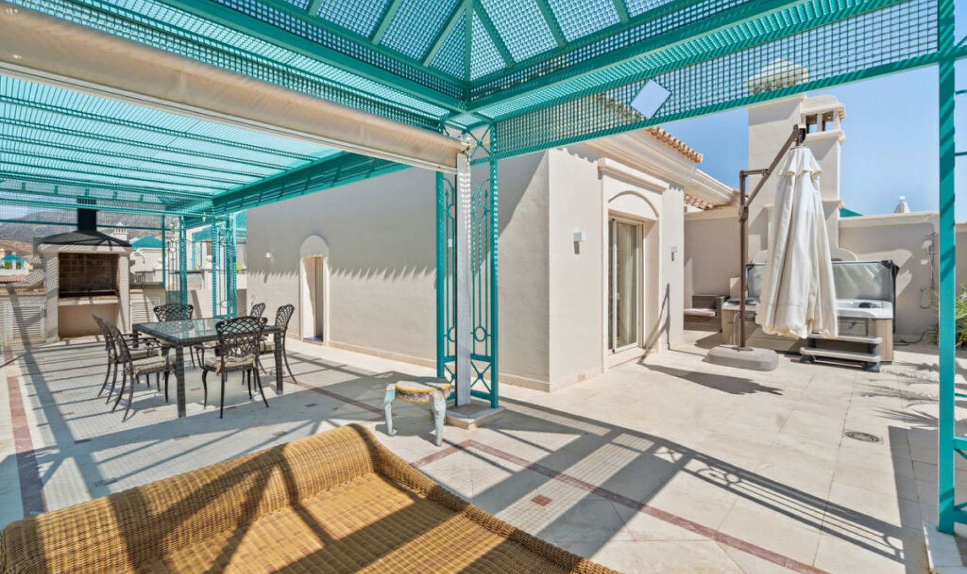 Resale - Apartment -
Marbella