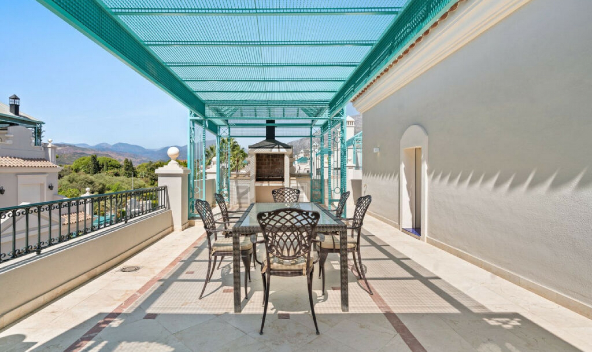 Resale - Apartment -
Marbella