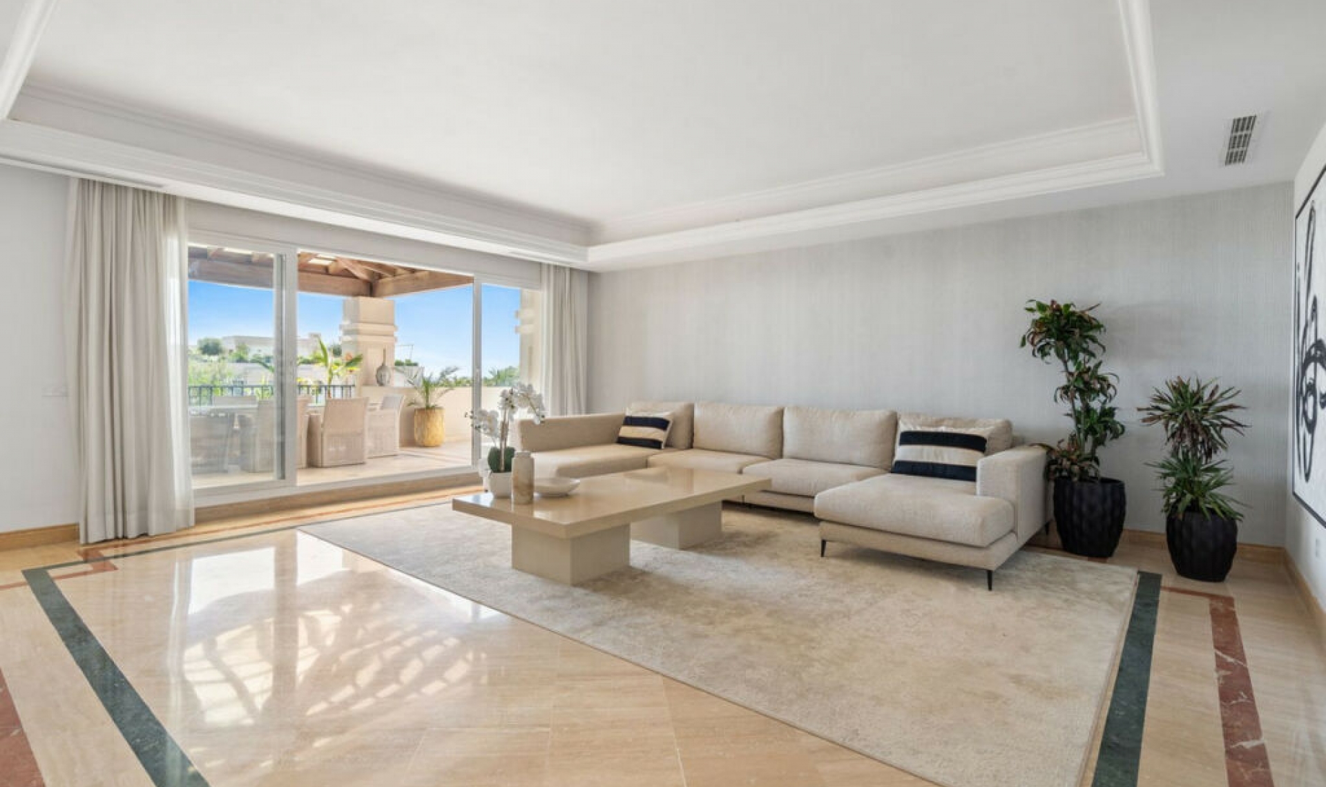 Resale - Apartment -
Marbella