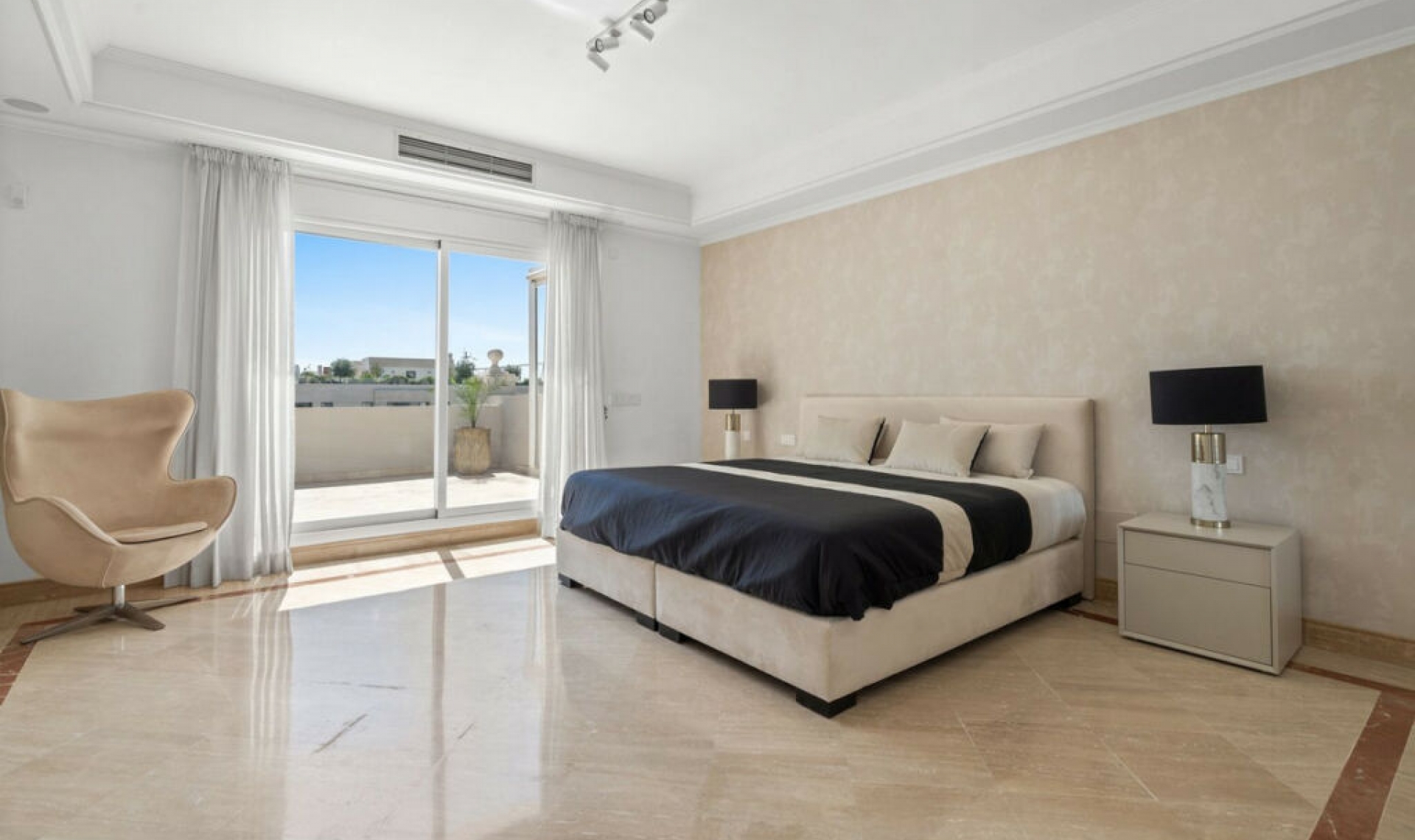 Resale - Apartment -
Marbella