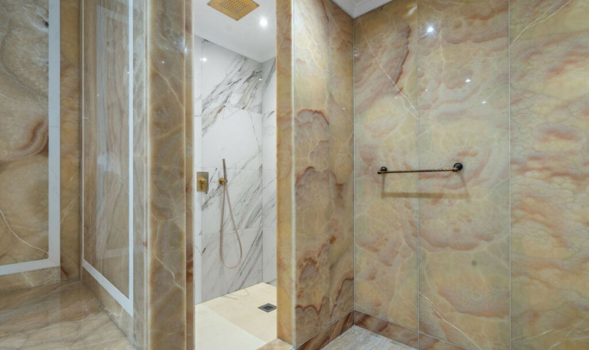 Resale - Apartment -
Marbella