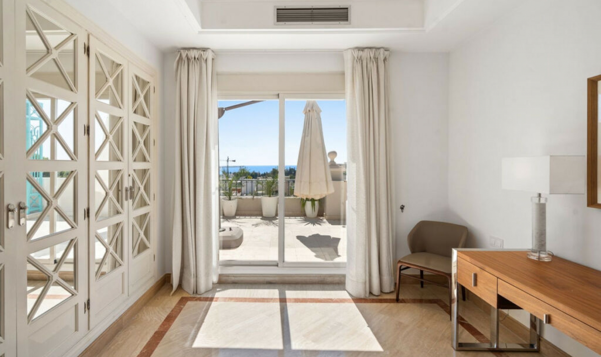 Resale - Apartment -
Marbella