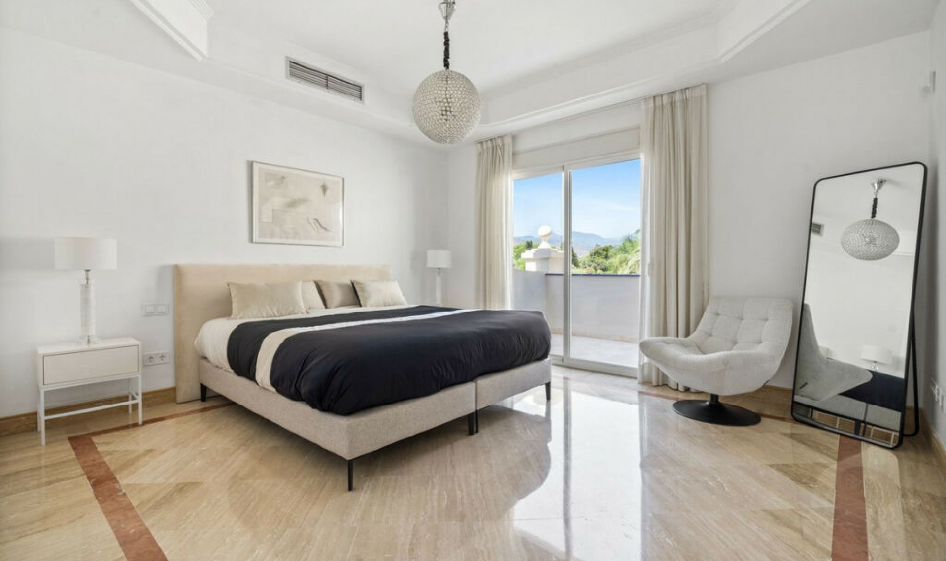 Resale - Apartment -
Marbella