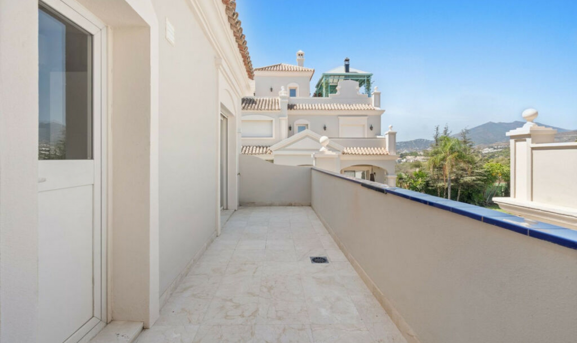 Resale - Apartment -
Marbella