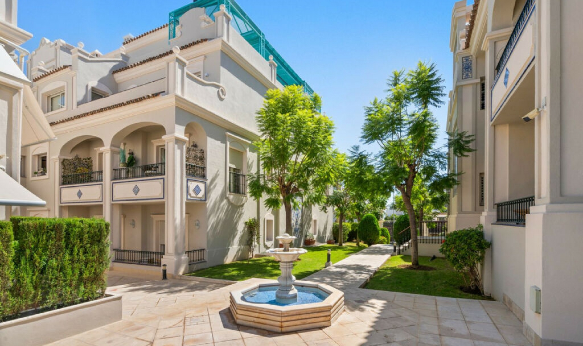 Resale - Apartment -
Marbella