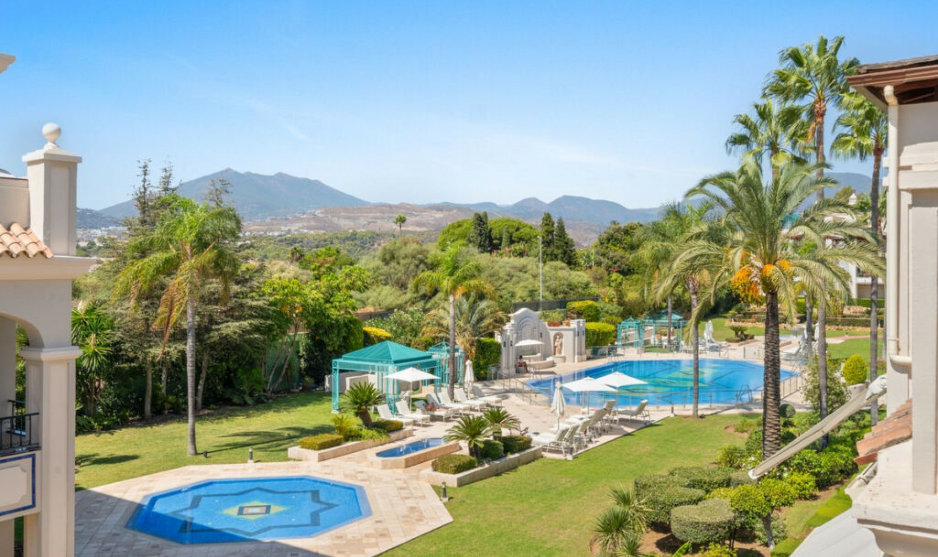 Resale - Apartment -
Marbella