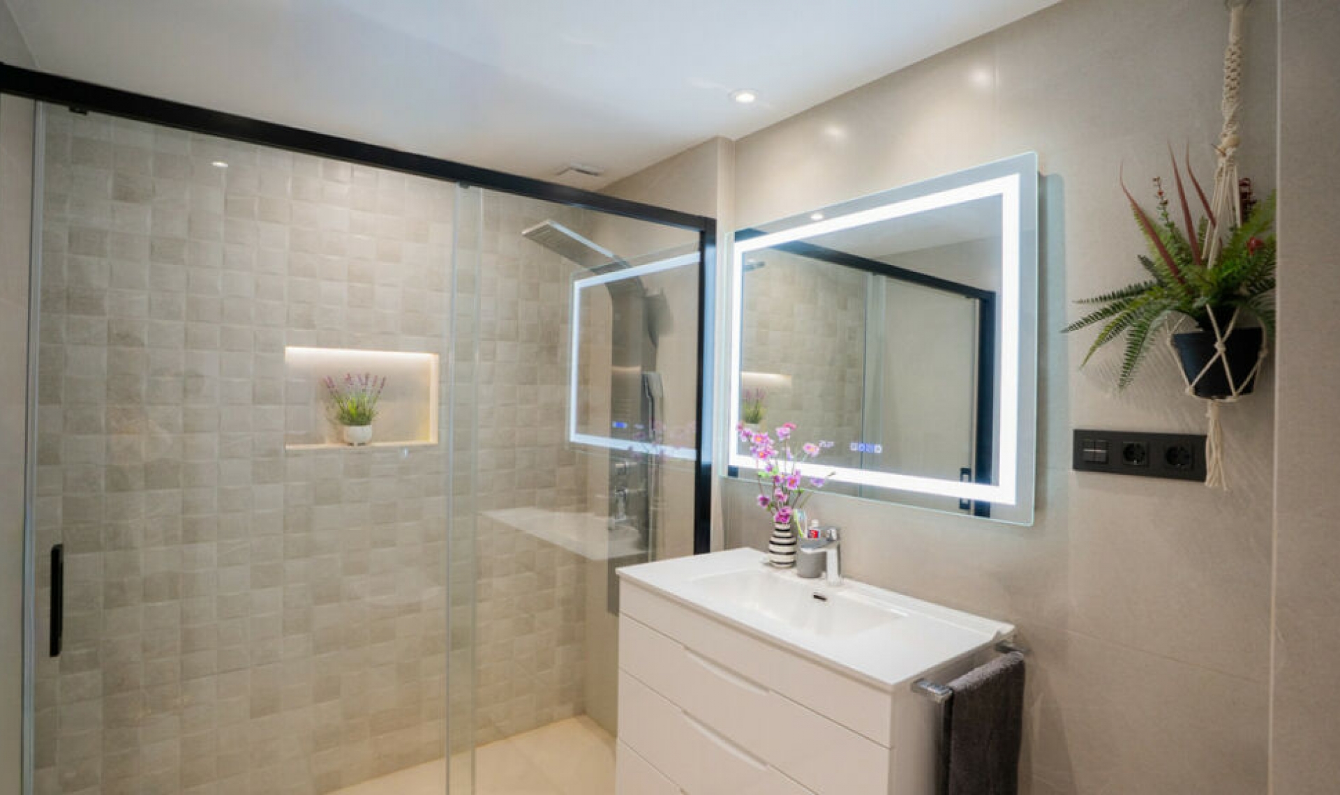 Resale - Apartment -
Marbella