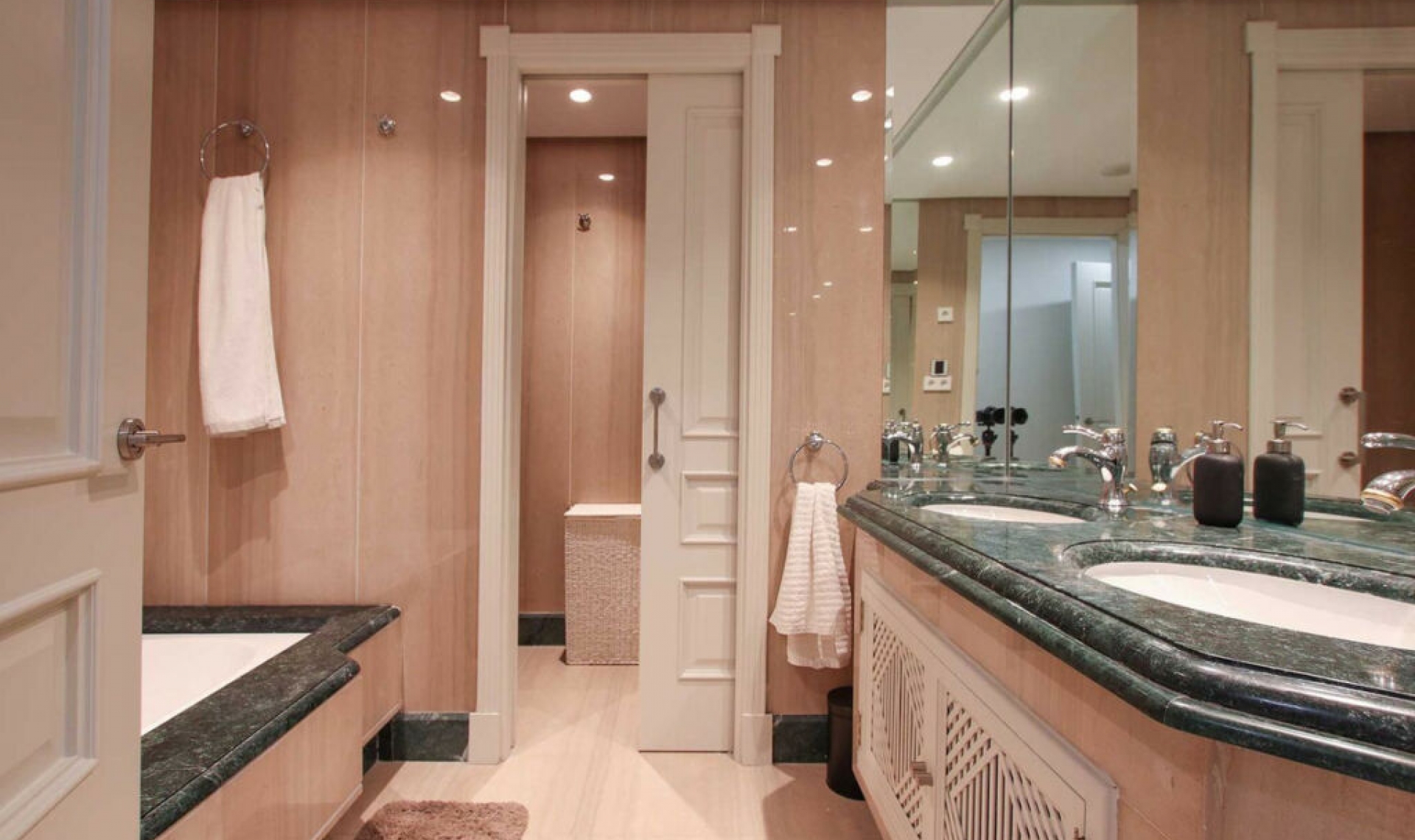 Resale - Apartment -
Marbella