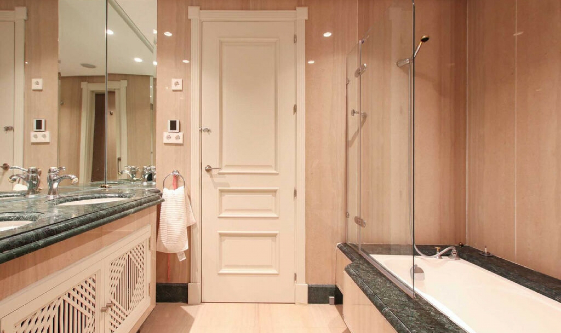 Resale - Apartment -
Marbella