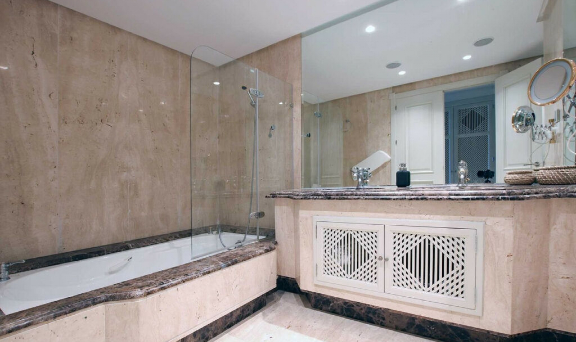 Resale - Apartment -
Marbella