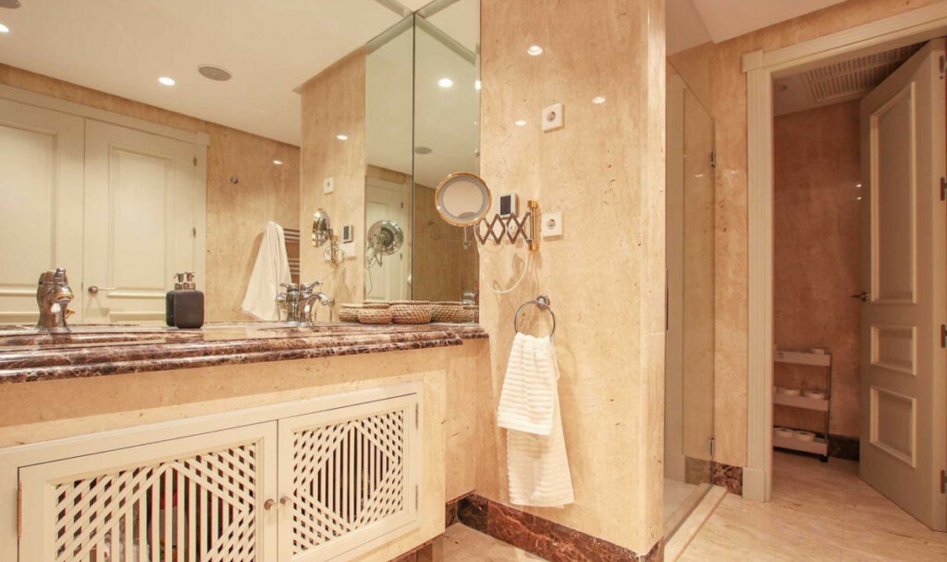 Resale - Apartment -
Marbella