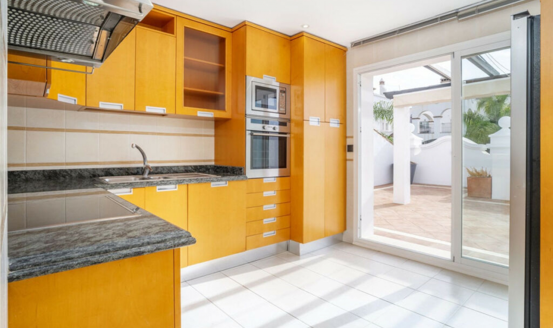 Resale - Apartment -
Marbella