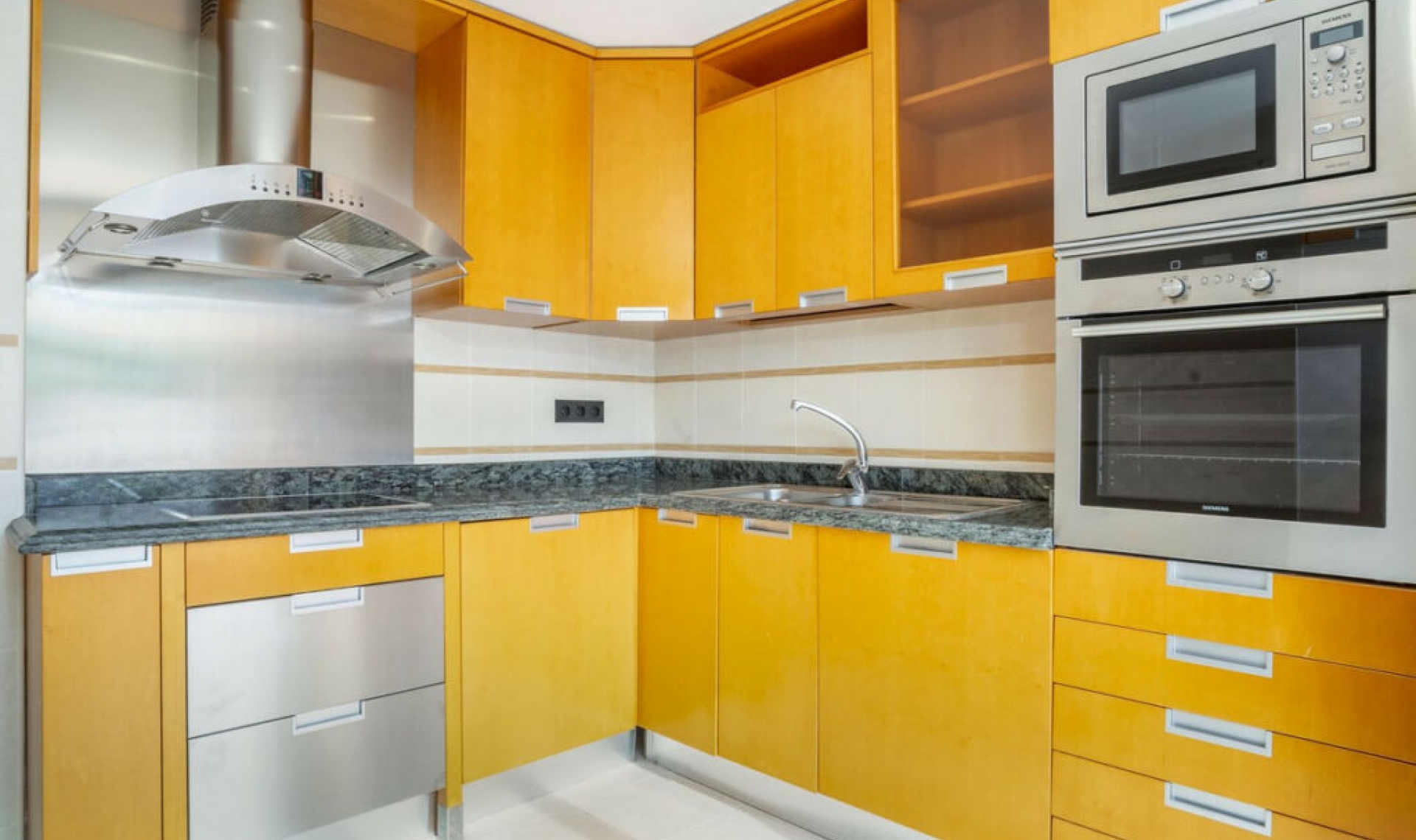 Resale - Apartment -
Marbella