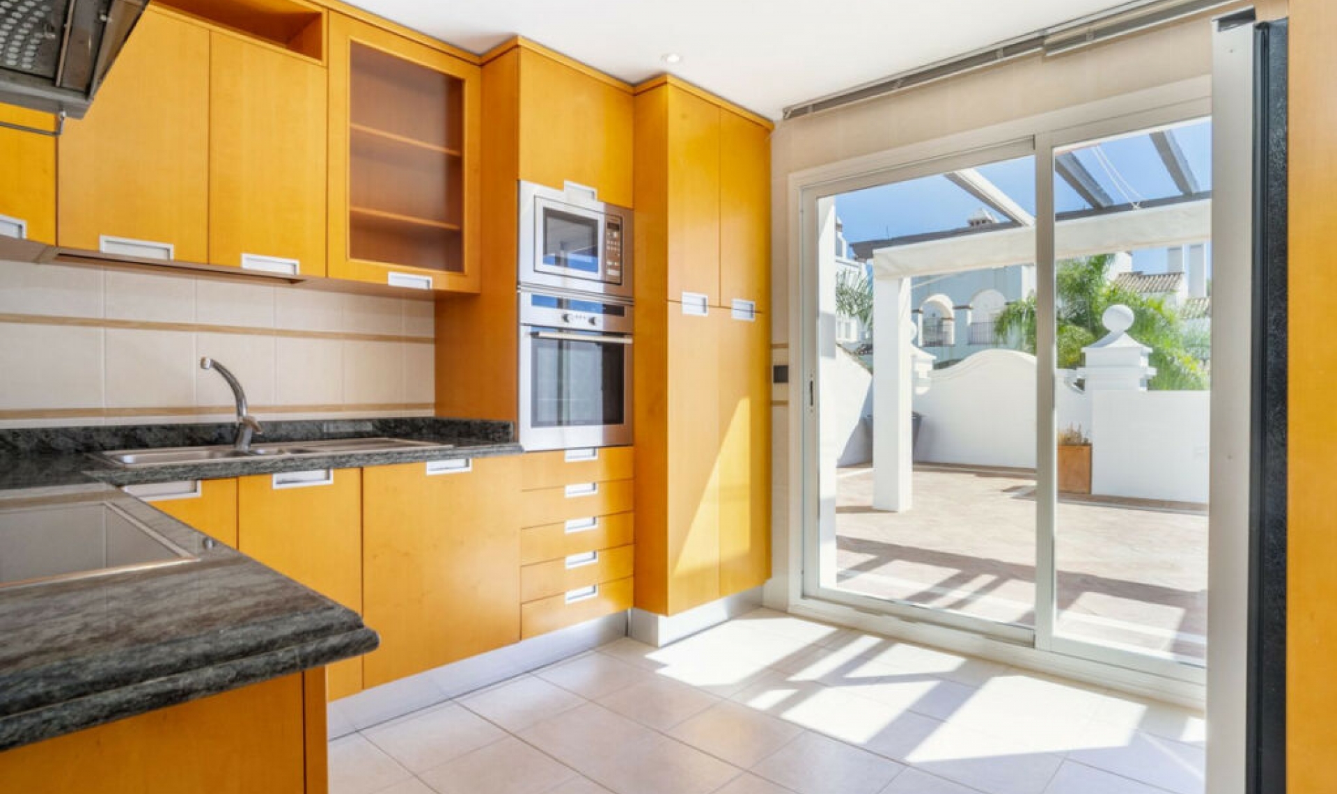 Resale - Apartment -
Marbella