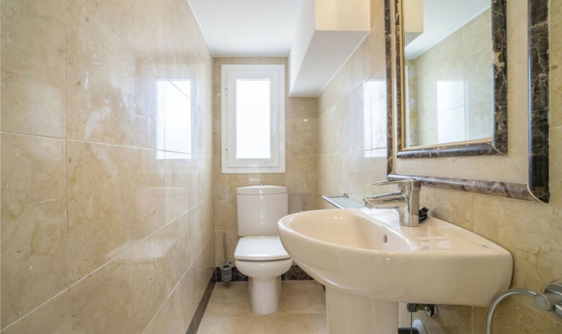 Resale - Apartment -
Marbella