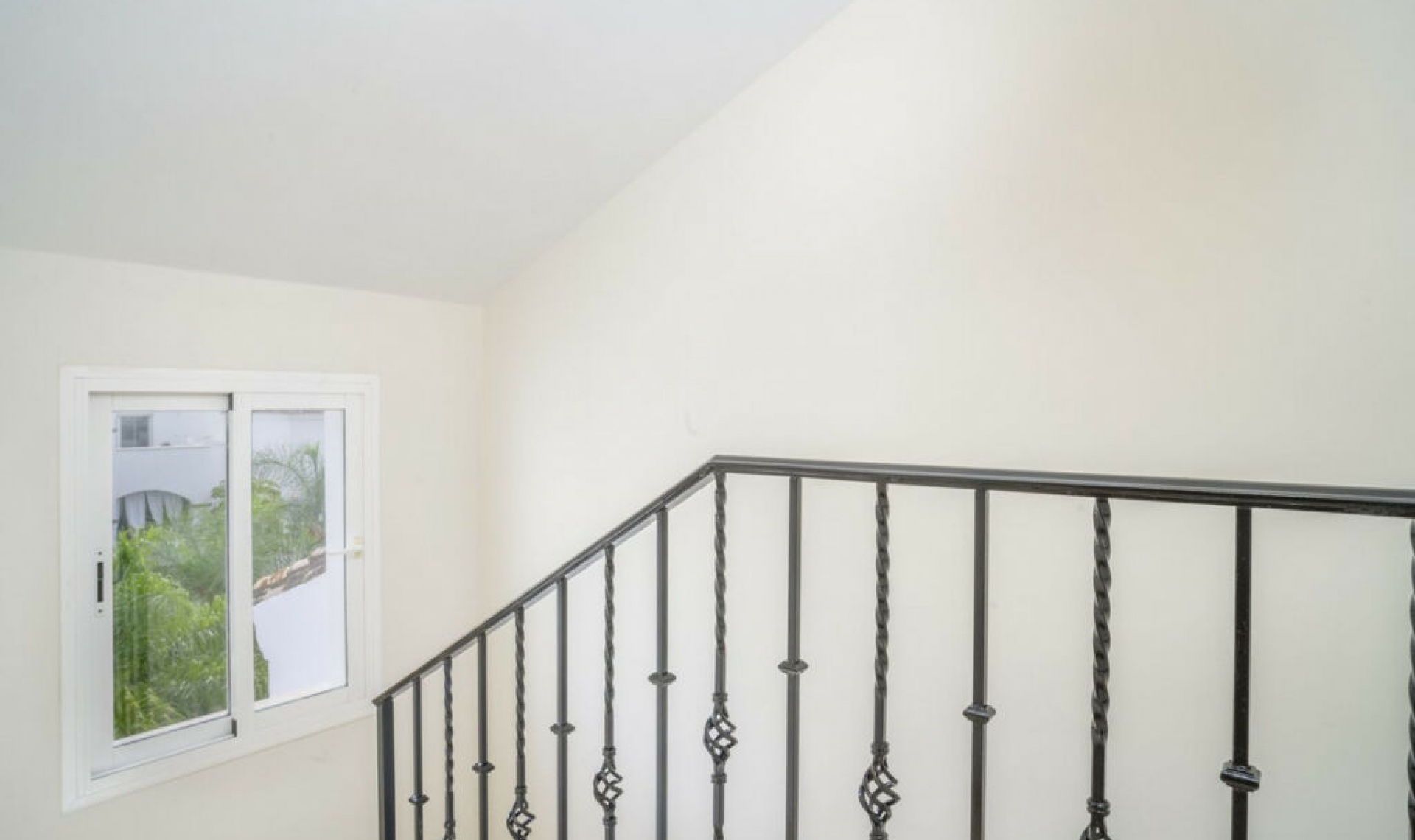 Resale - Apartment -
Marbella