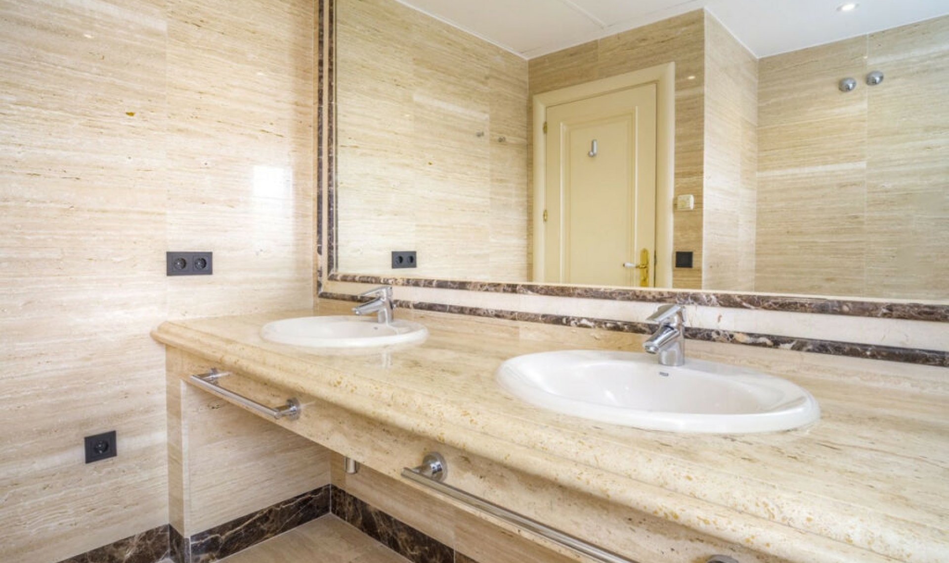 Resale - Apartment -
Marbella