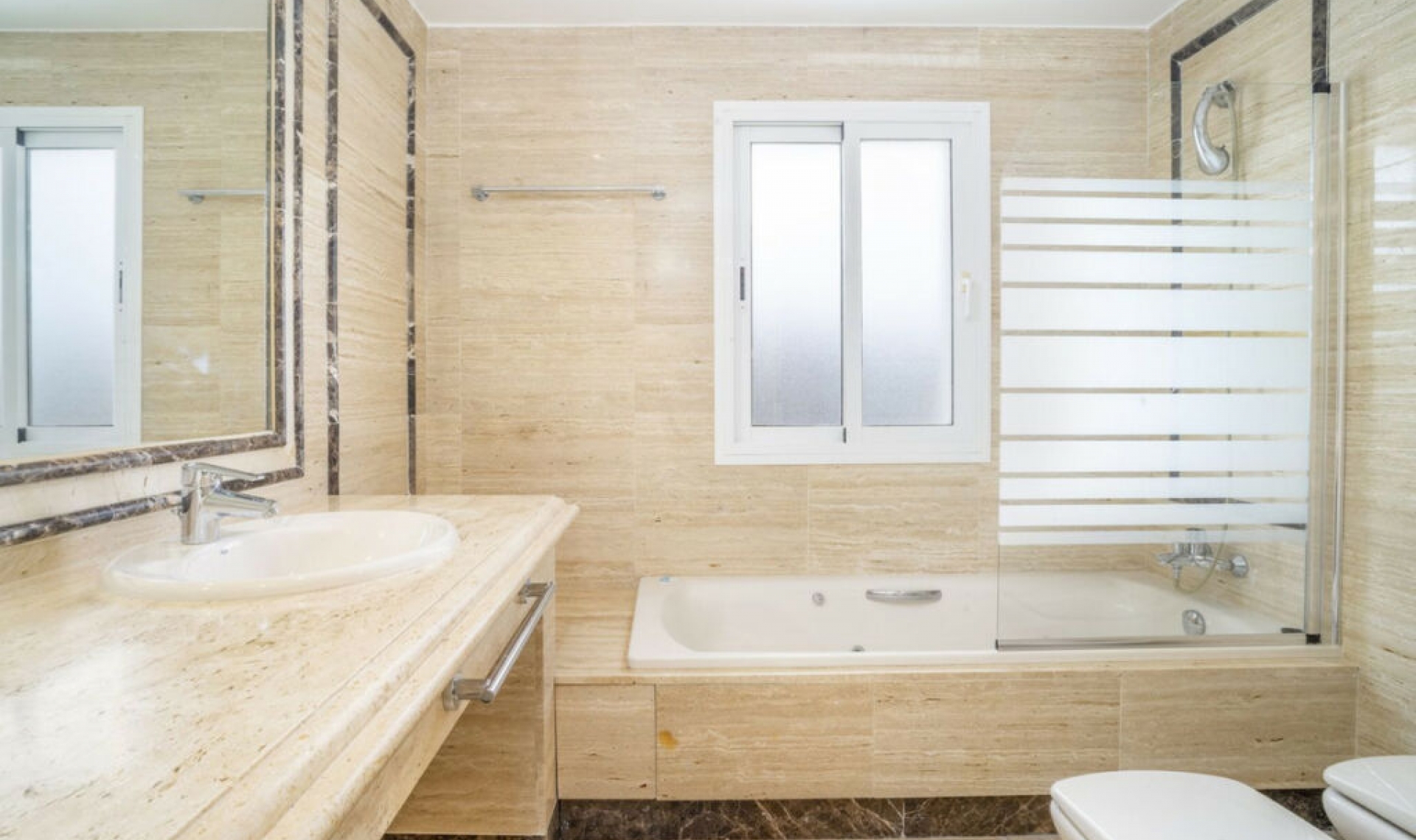 Resale - Apartment -
Marbella