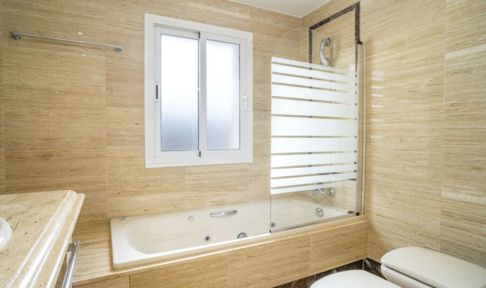 Resale - Apartment -
Marbella