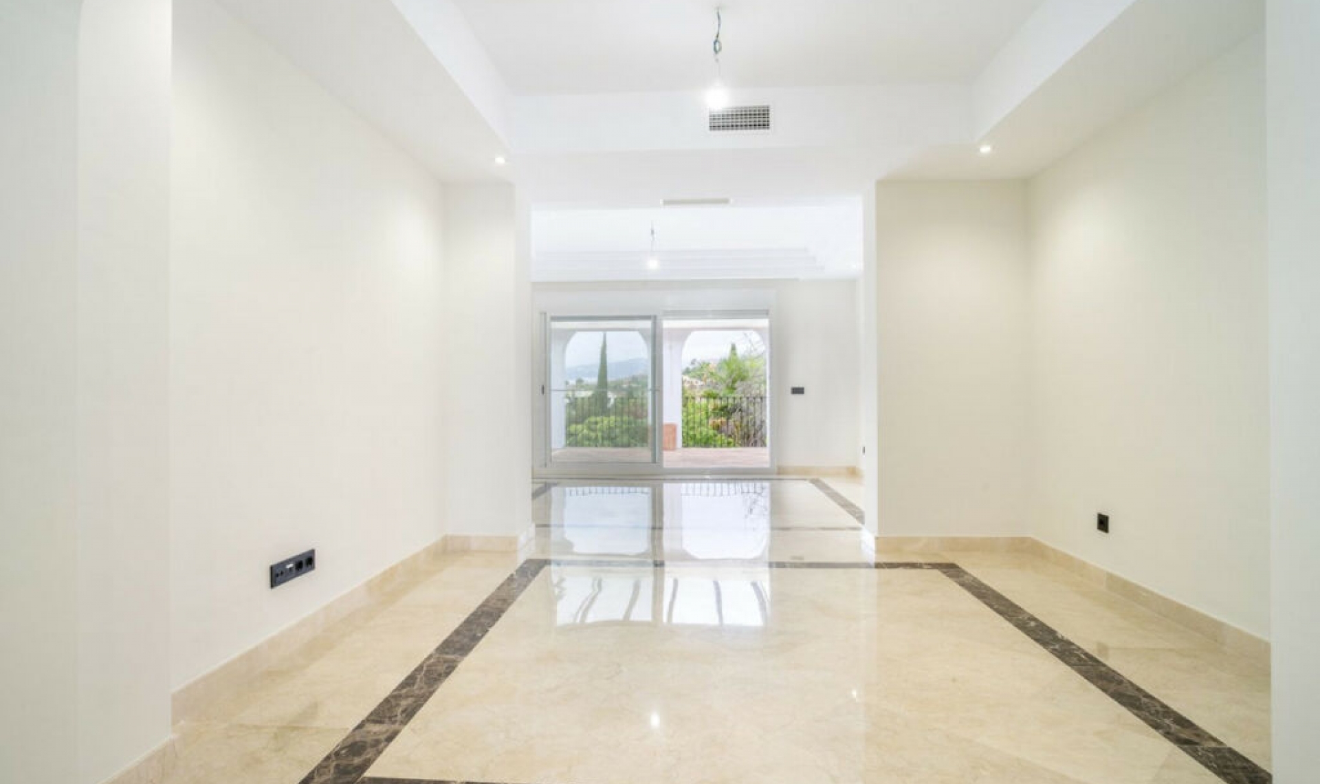 Resale - Apartment -
Marbella