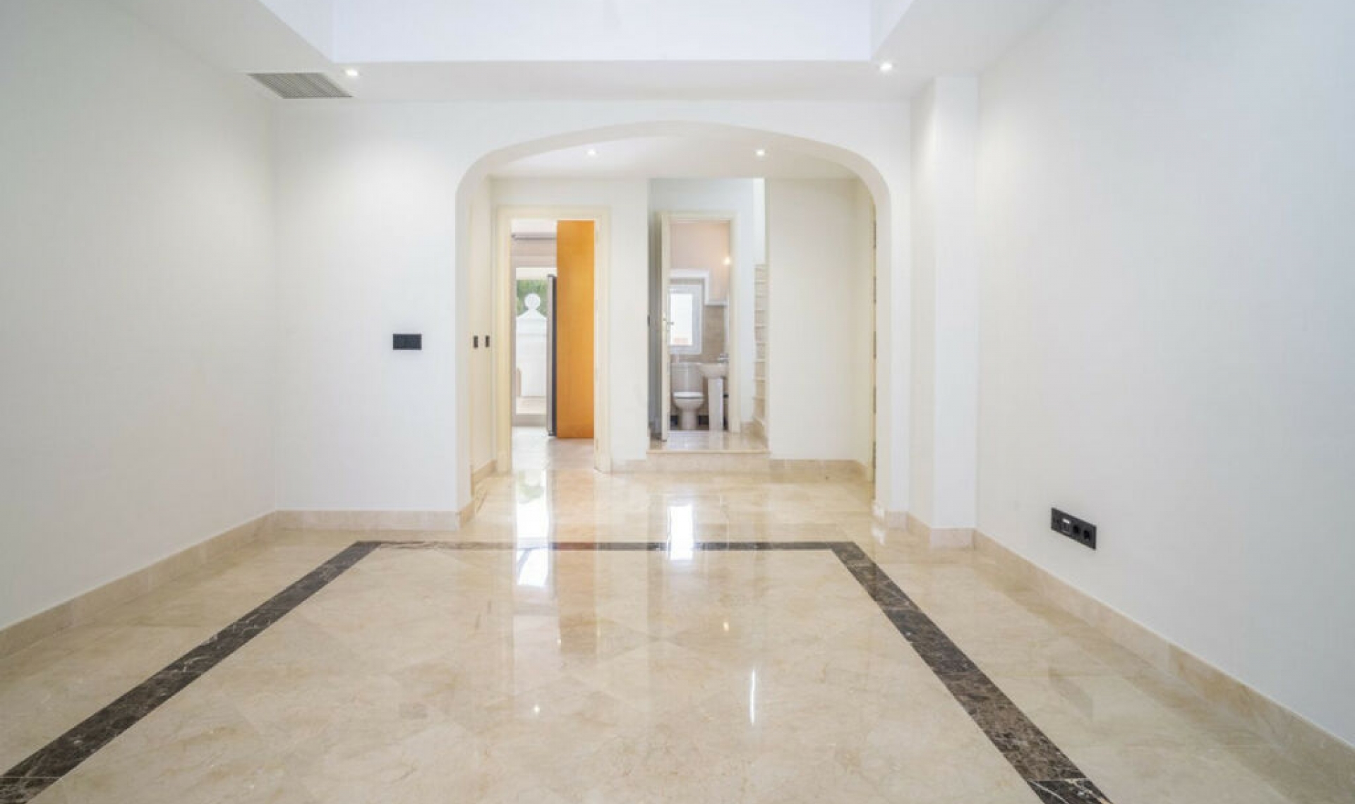 Resale - Apartment -
Marbella