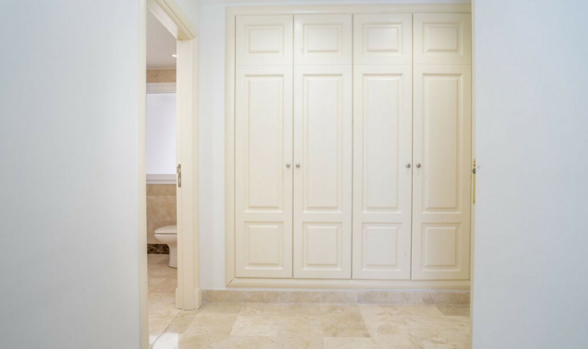 Resale - Apartment -
Marbella