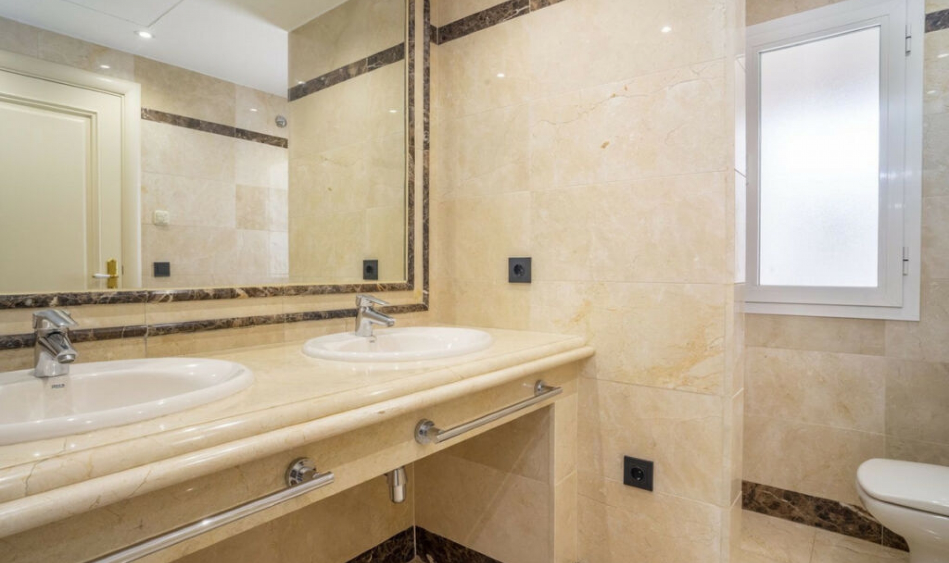 Resale - Apartment -
Marbella