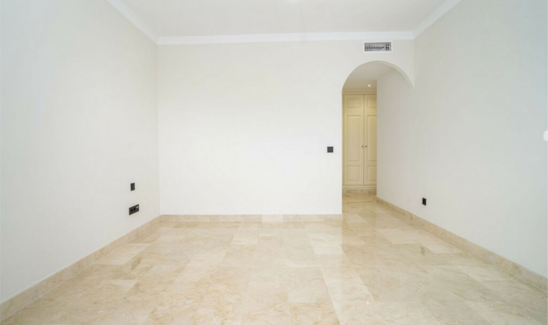 Resale - Apartment -
Marbella