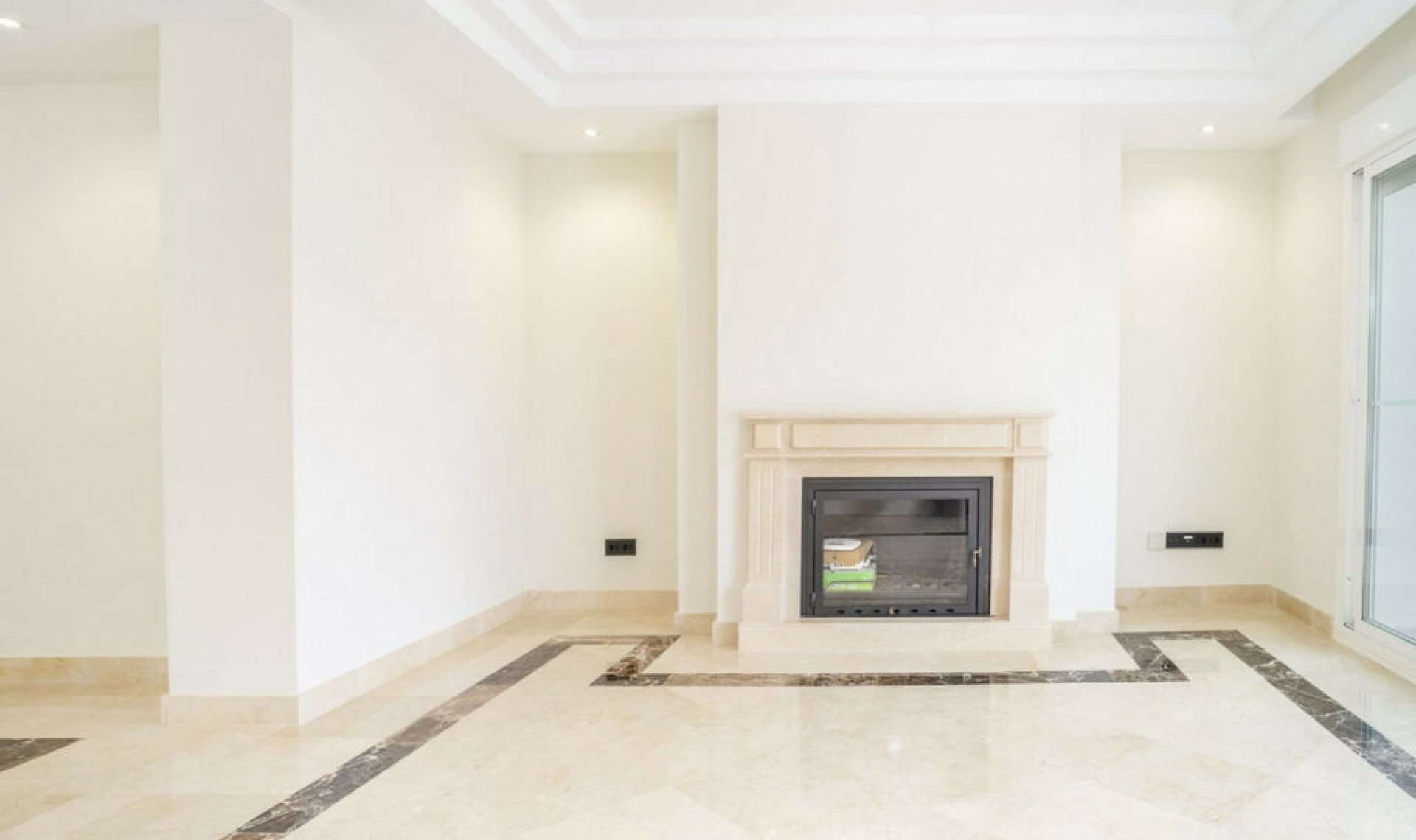 Resale - Apartment -
Marbella