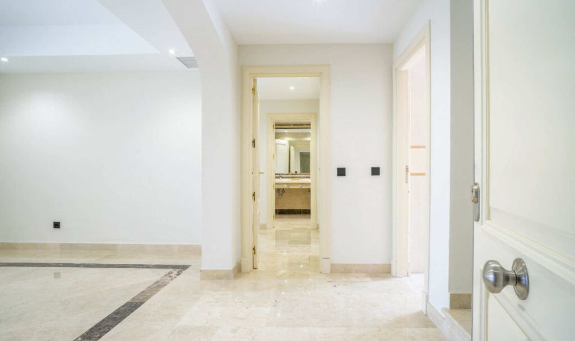 Resale - Apartment -
Marbella