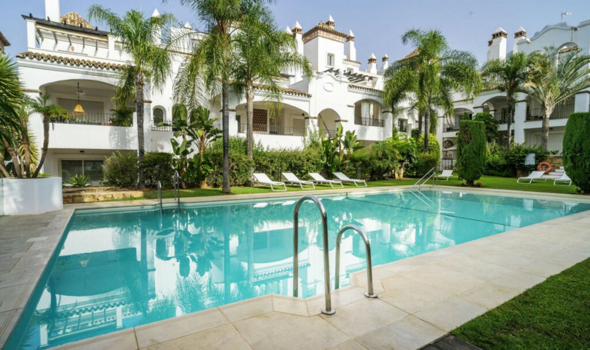 Resale - Apartment -
Marbella