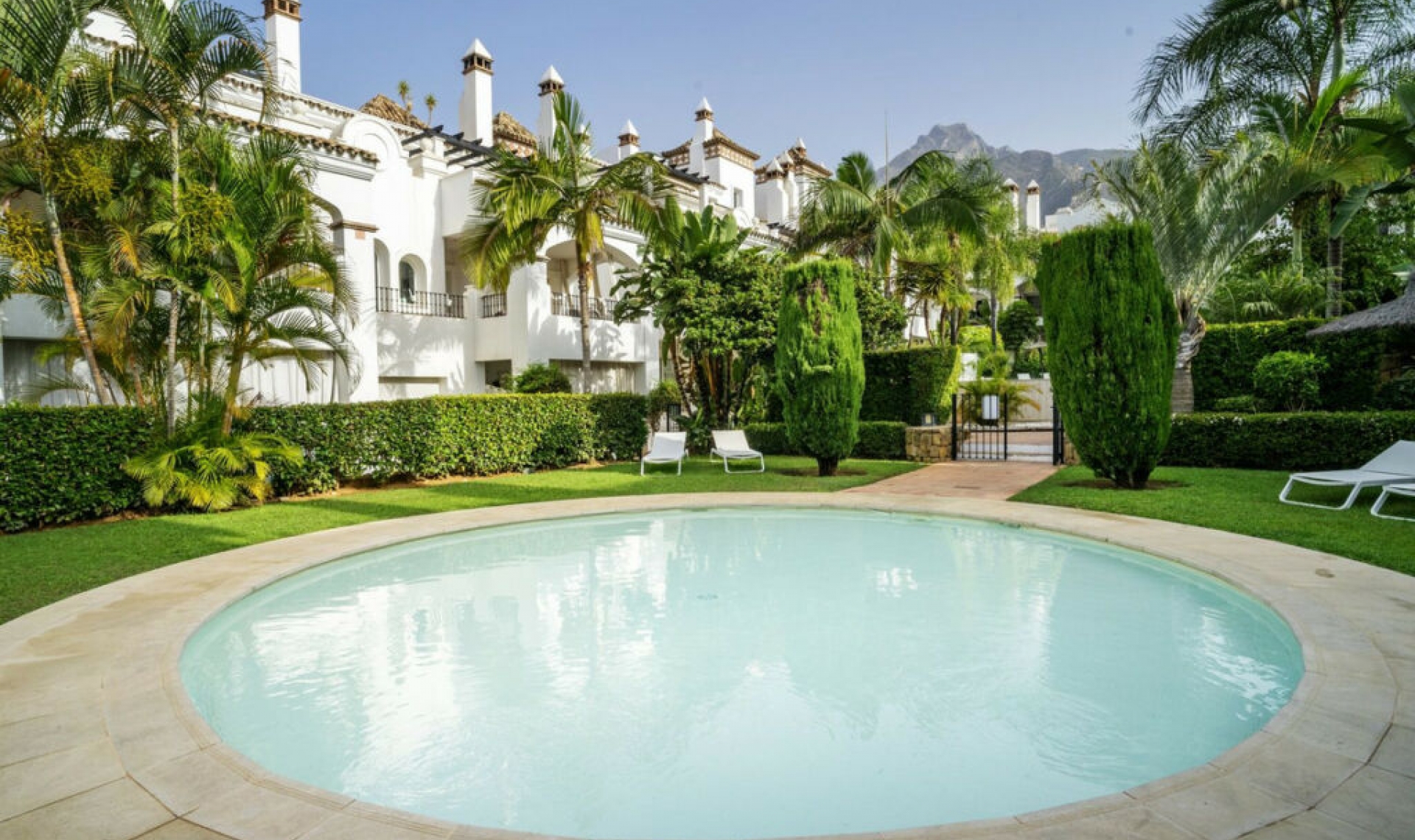 Resale - Apartment -
Marbella