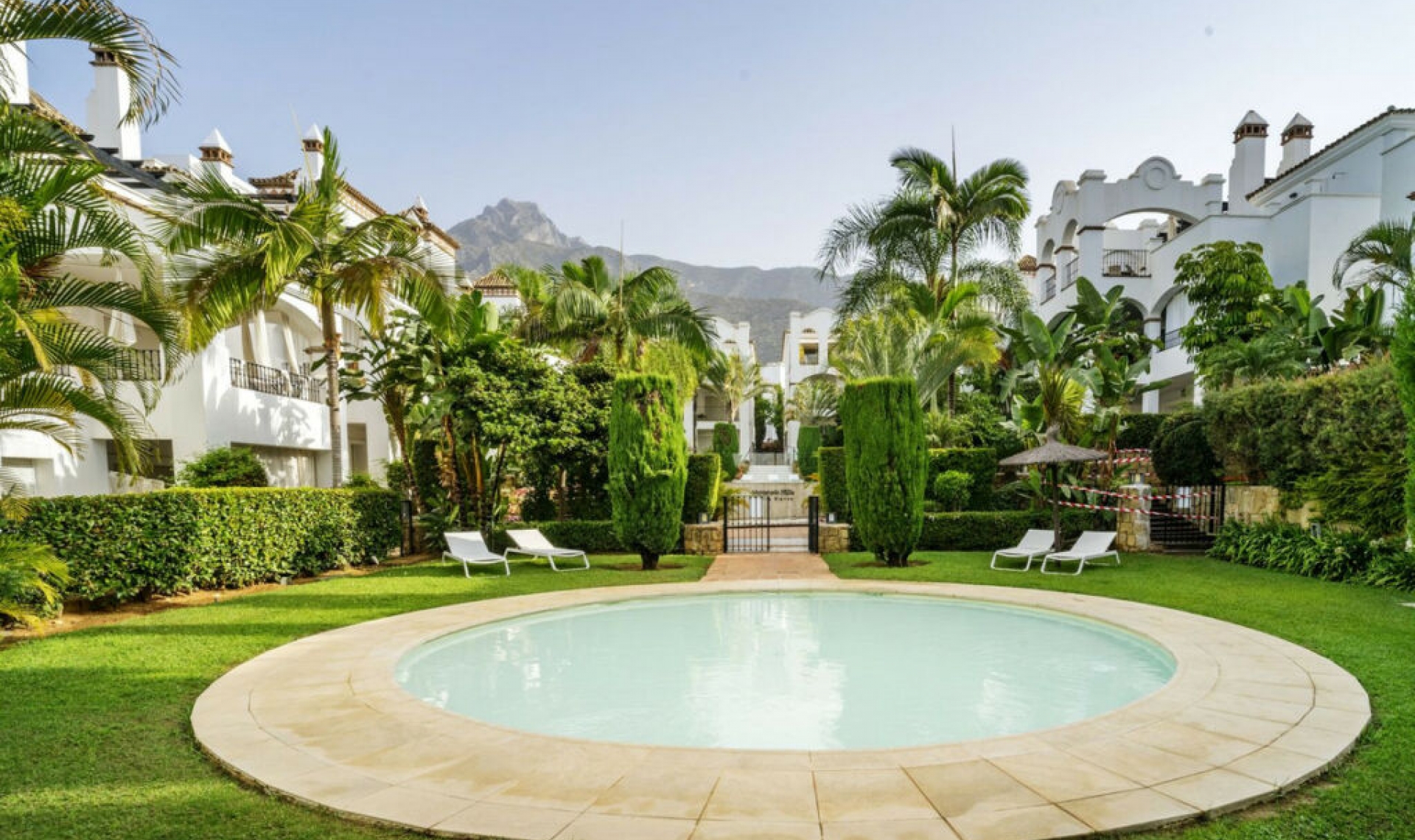Resale - Apartment -
Marbella