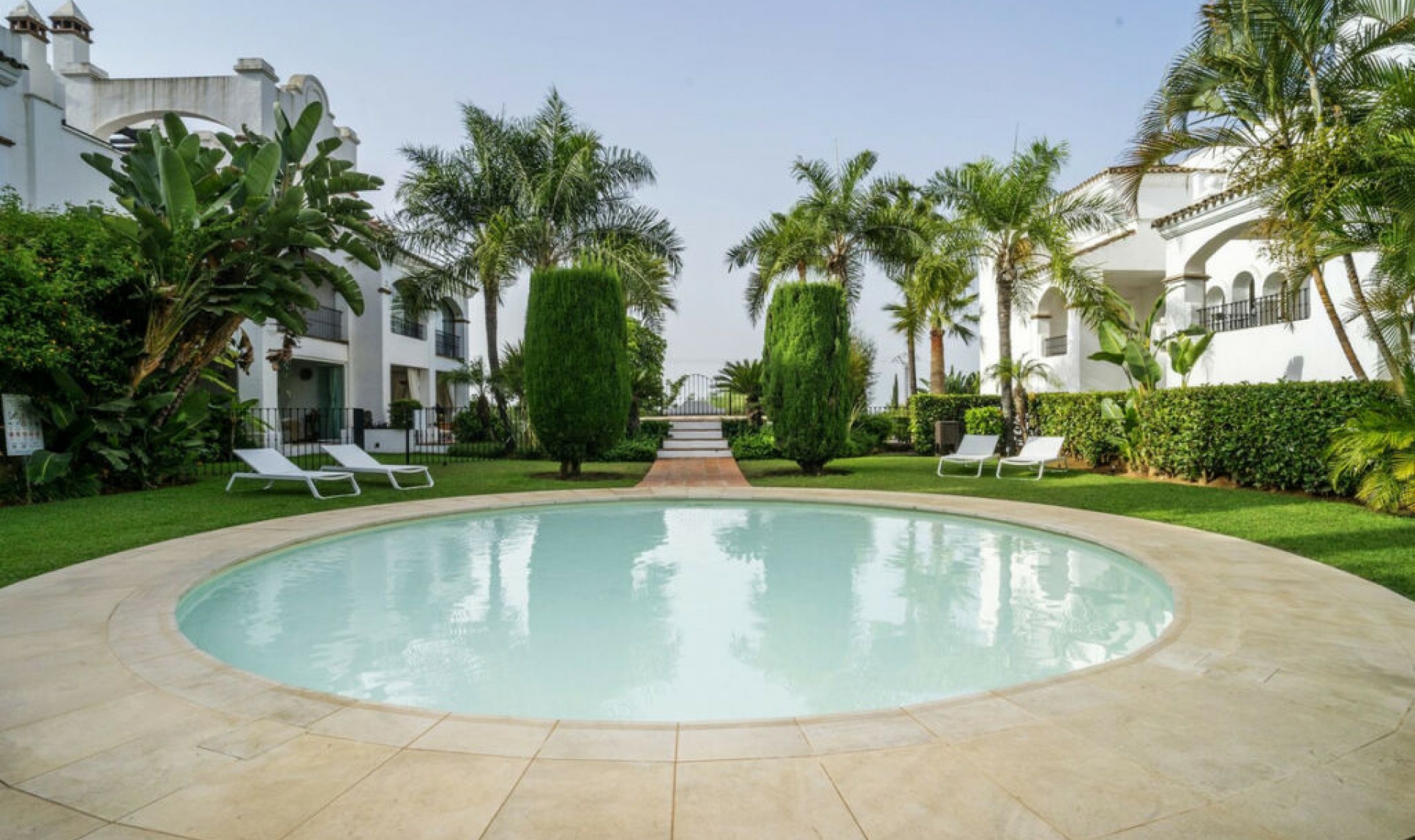 Resale - Apartment -
Marbella