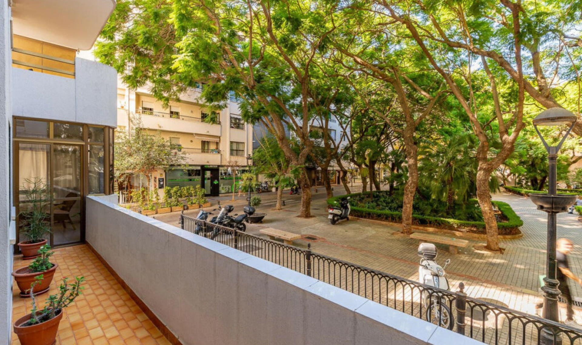 Resale - Apartment -
Marbella