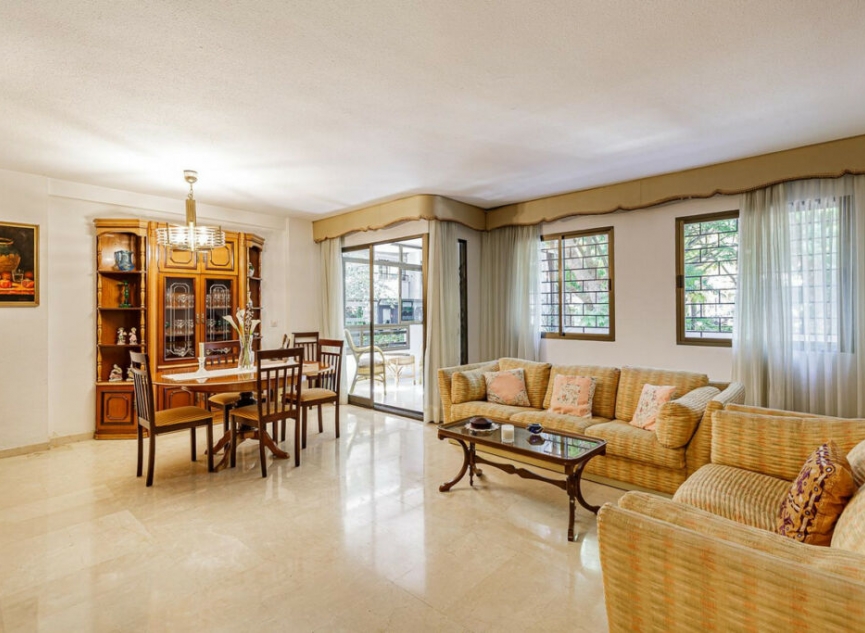 Resale - Apartment -
Marbella