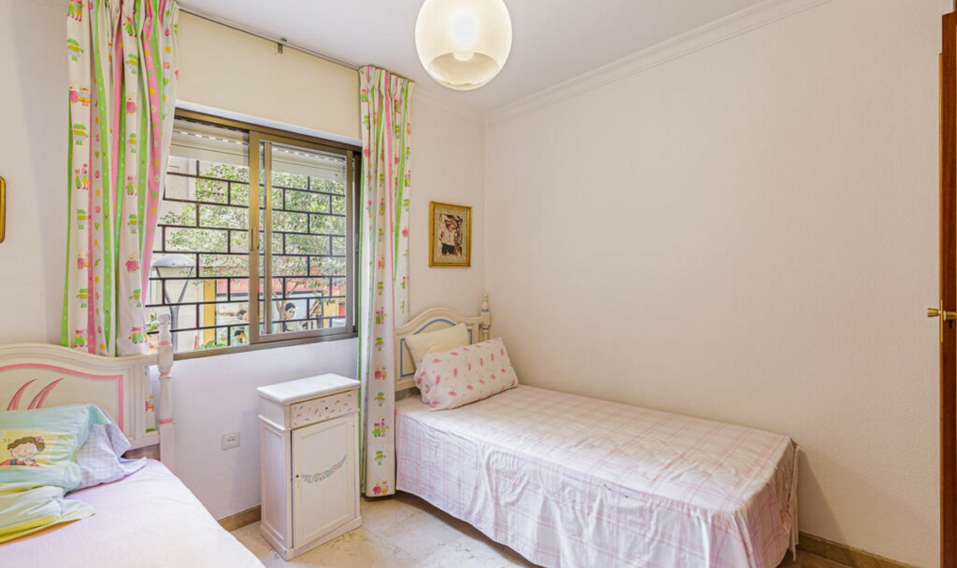 Resale - Apartment -
Marbella