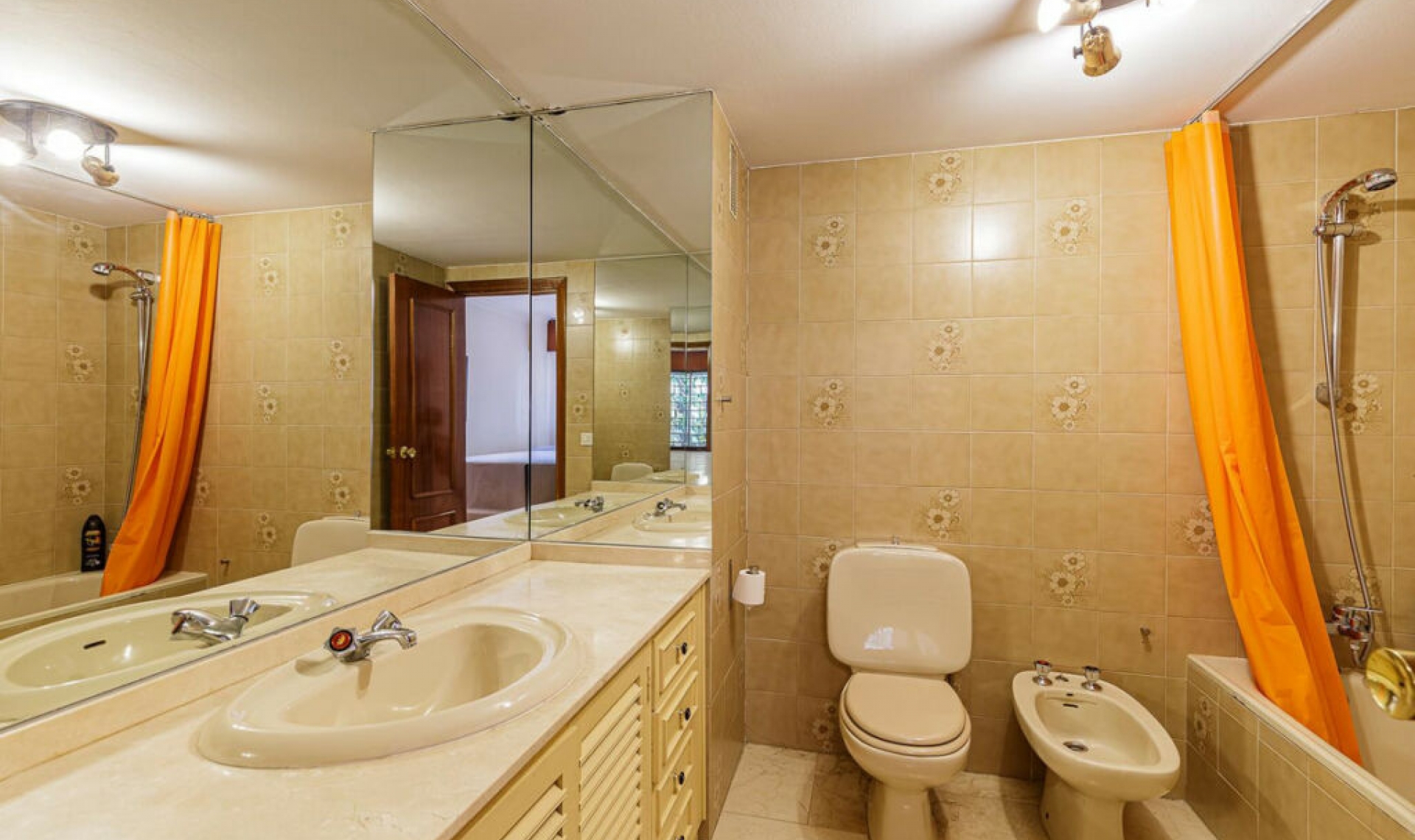 Resale - Apartment -
Marbella