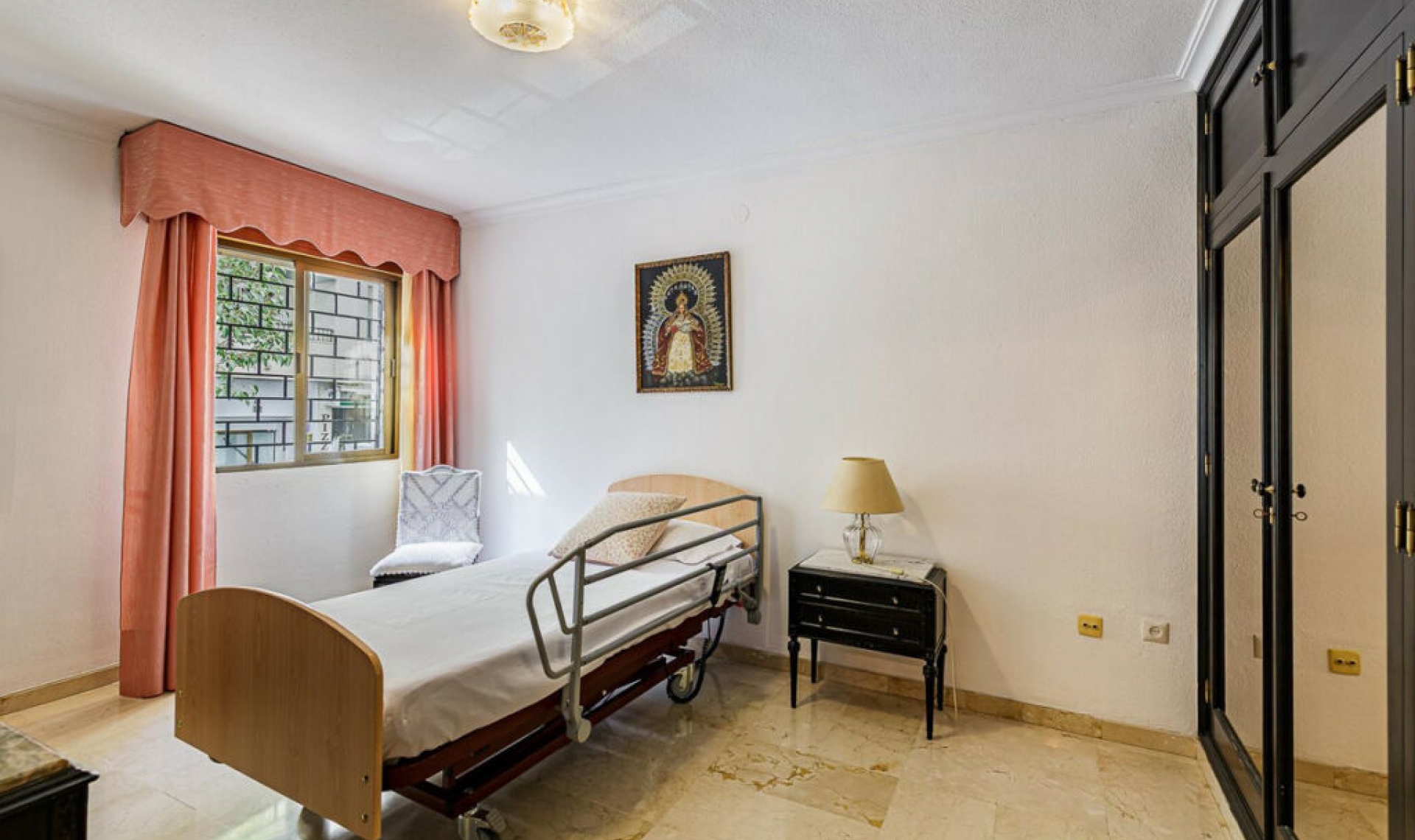 Resale - Apartment -
Marbella