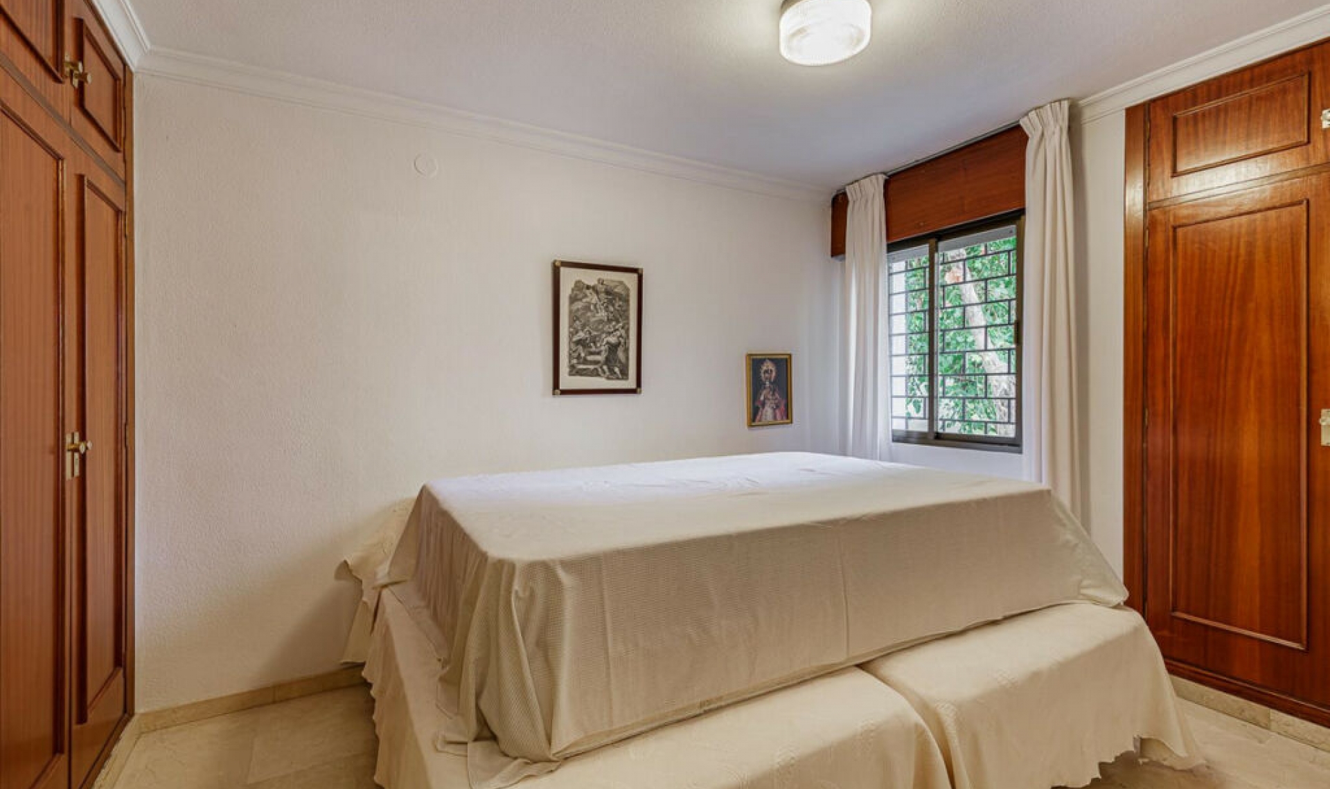 Resale - Apartment -
Marbella