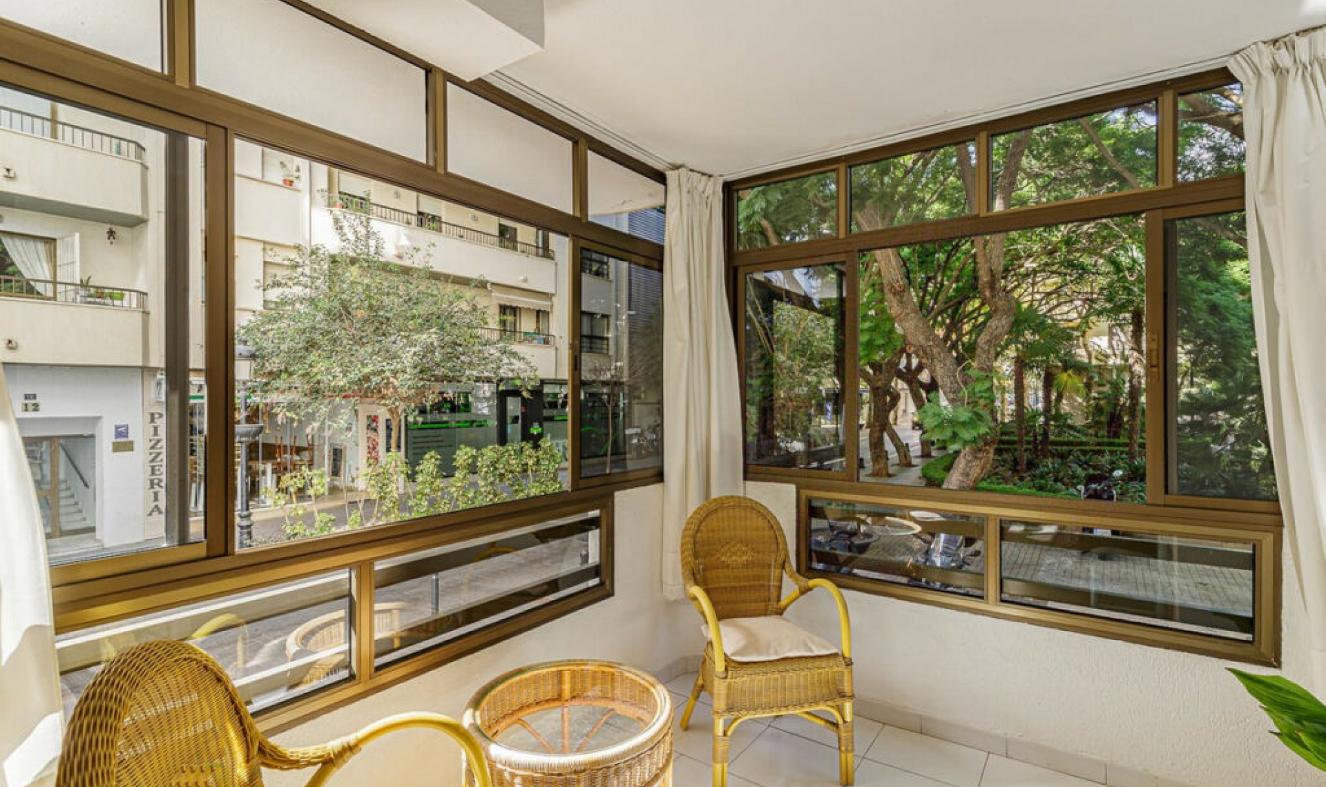 Resale - Apartment -
Marbella